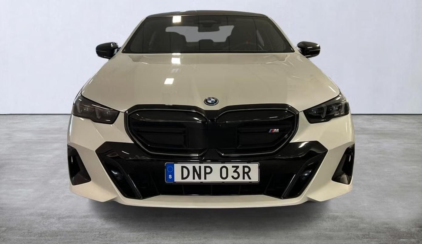 BMW i5, M60 xDrive M 360k HuD Panorama - fotka 5
