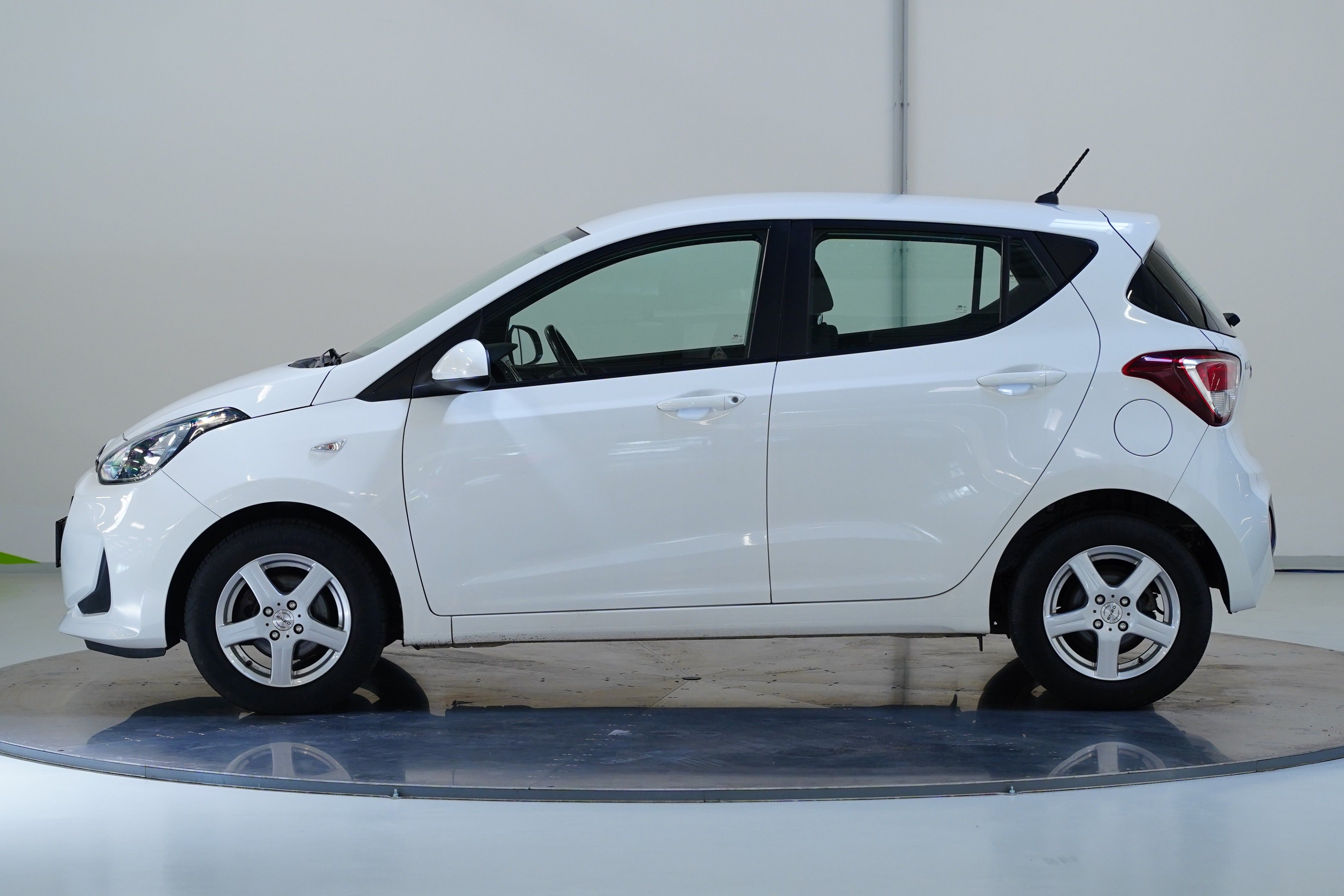 Hyundai i10, 1.0 49 kW - fotka 3