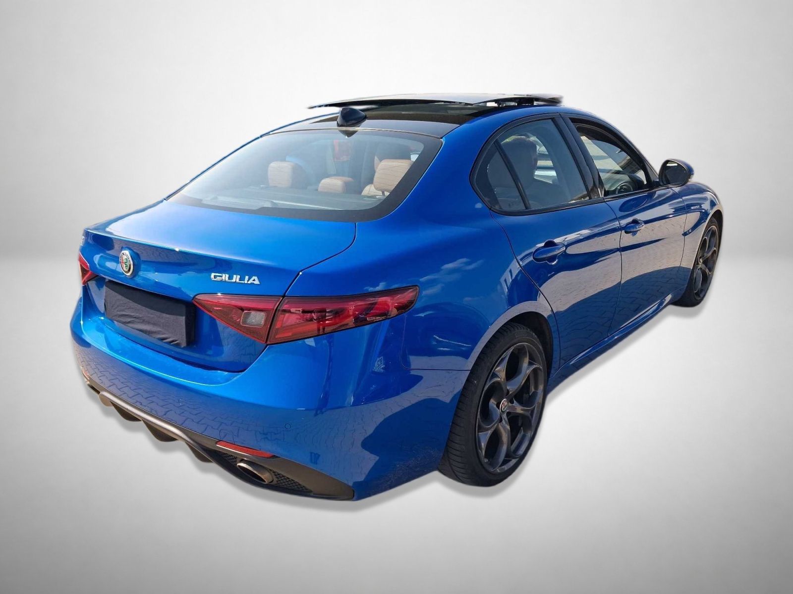 Alfa Romeo Giulia, 2.0 Turbo, 4X4, Automat - fotka 2