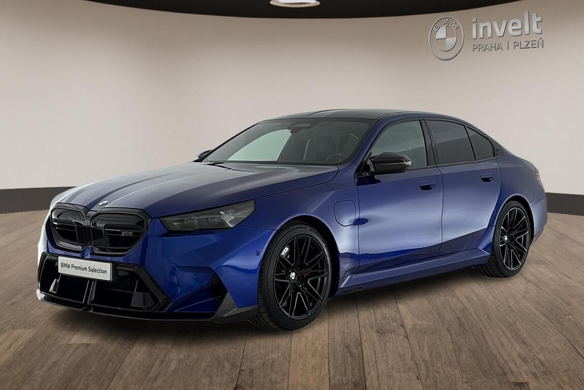 BMW M5, Sedan