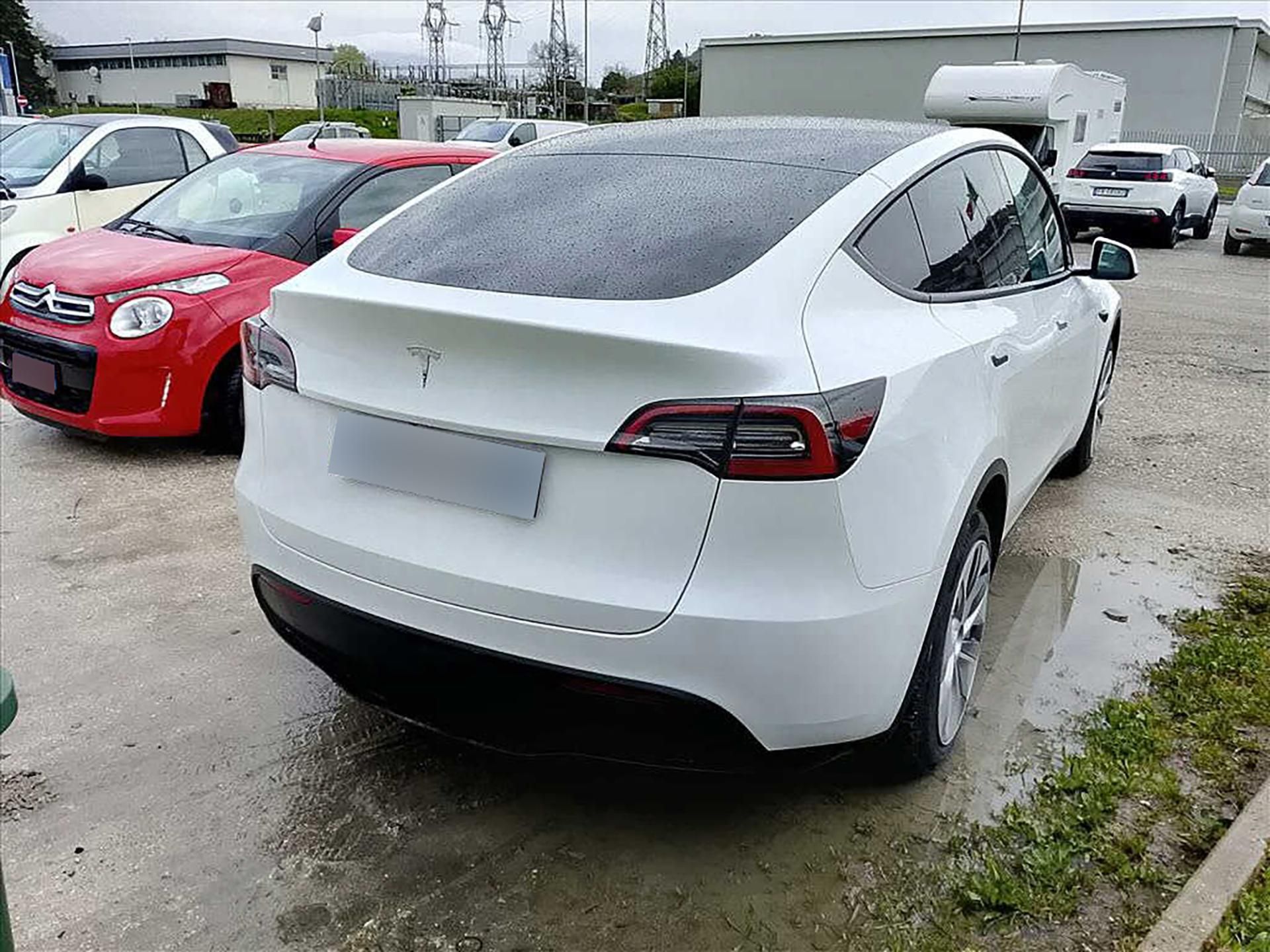 Tesla Model Y, LFP baterie - fotka 4