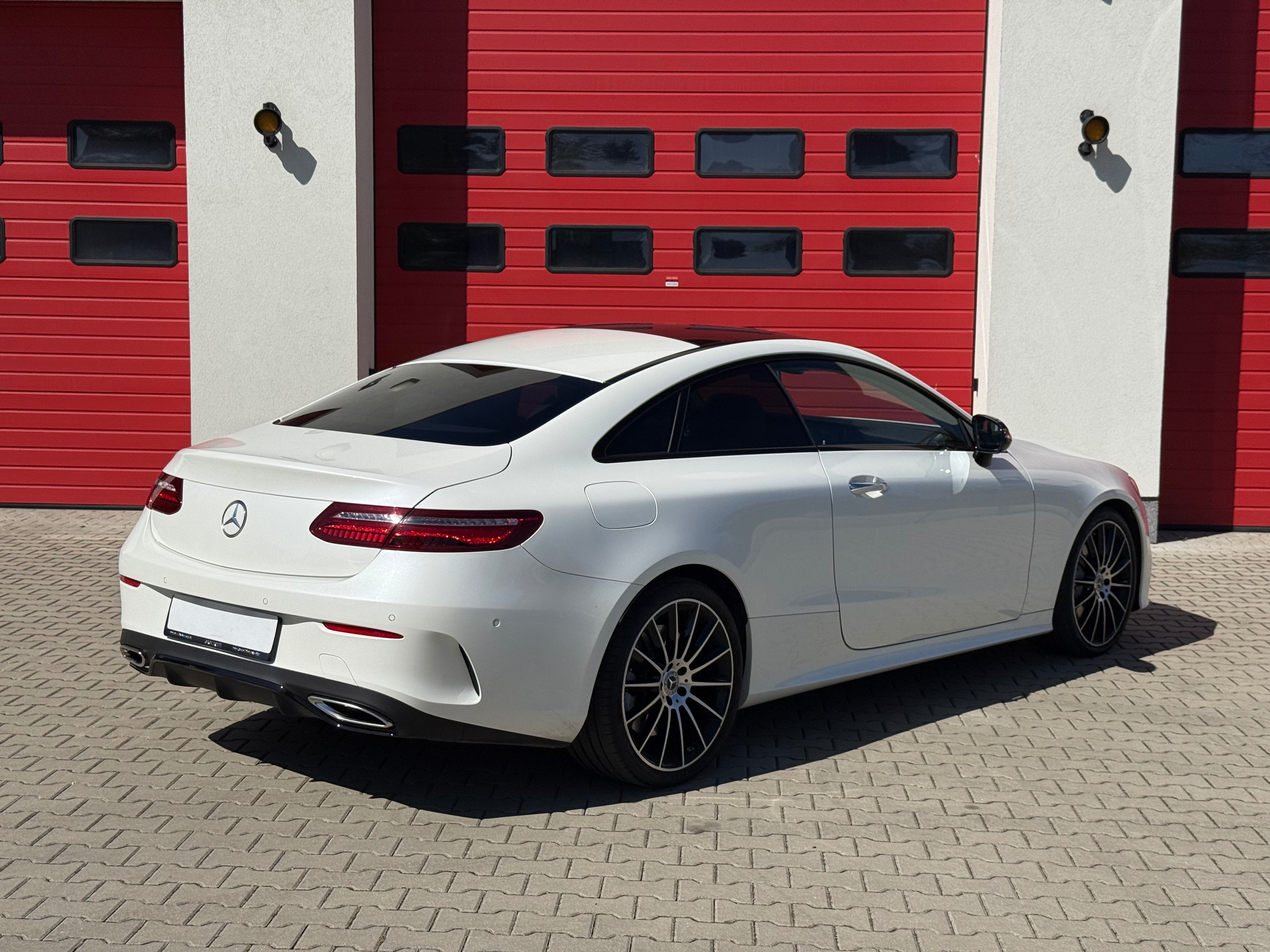 Mercedes-Benz Třídy E, E 400 4MATIC Coupé - fotka 6