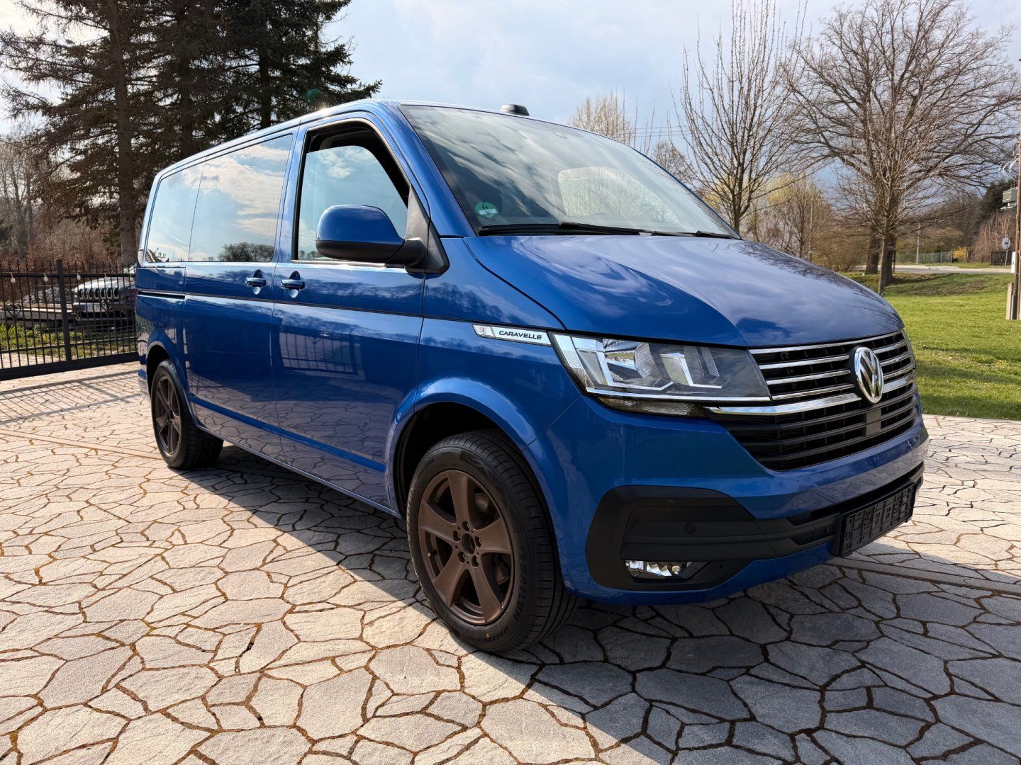 Volkswagen Caravelle, 2.0TDI 110kW DSG /2023, 7mist/ - fotka 5