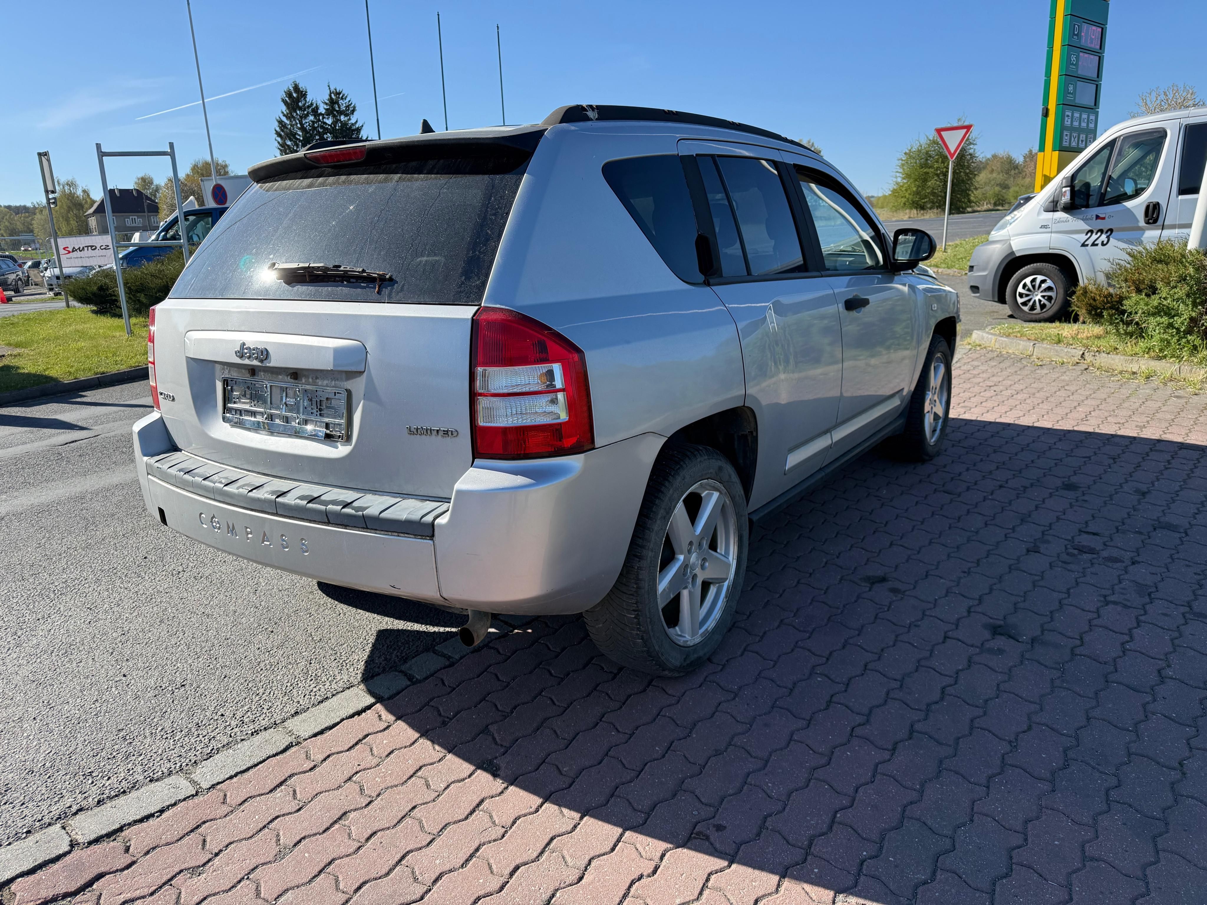 Jeep Compass, Jeep Compass 2,0 CRD 4x4.2008 - fotka 5