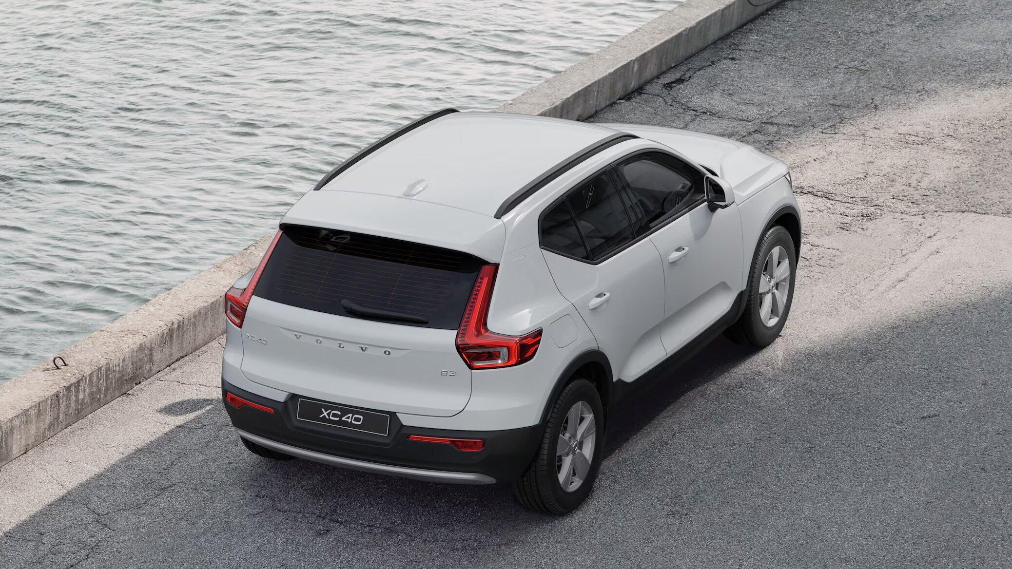 Volvo XC40, ESSENTIAL, B3 FWD, 120+10 kW / - fotka 3