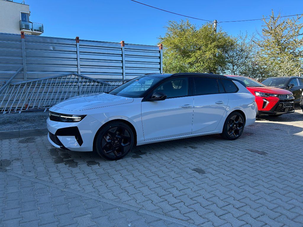 Opel Astra, ST Ultimate 1,2 Turbo 107kW AT - fotka 2