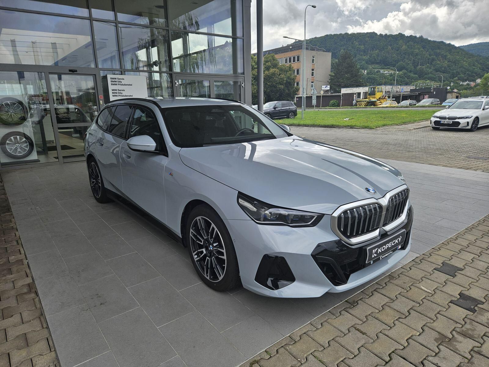 BMW Řada 5, 520d xDrive Touring M Sport - fotka 6