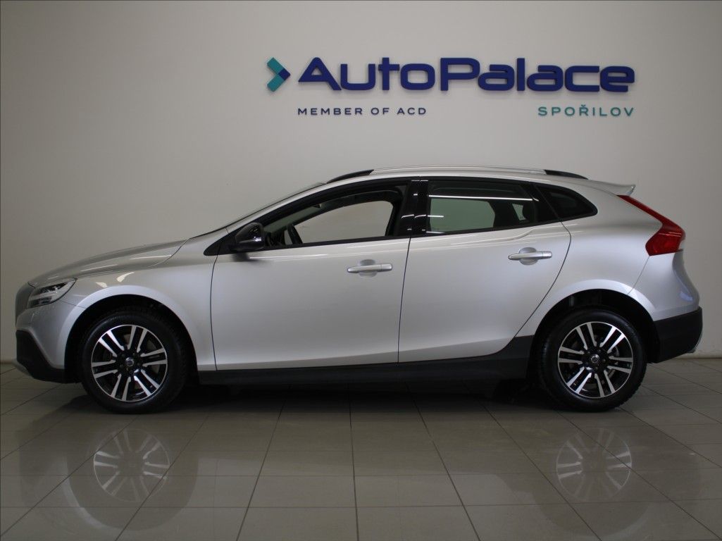Volvo V40, 2,0 D3 110kW Cross Country LED - fotka 5