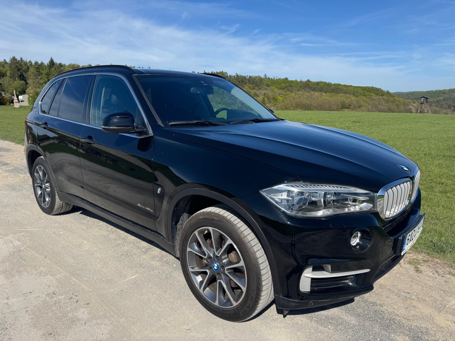 BMW X5, 2.0 X-DRIVE 40e AT/8 HYBRID ČR - fotka 2
