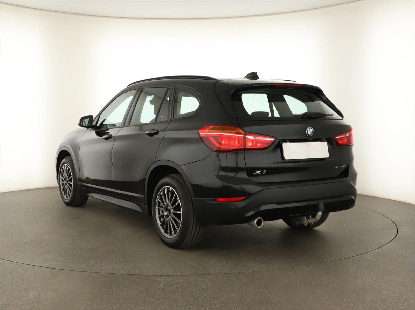 BMW X1, sDrive18i, Automat - fotka 4