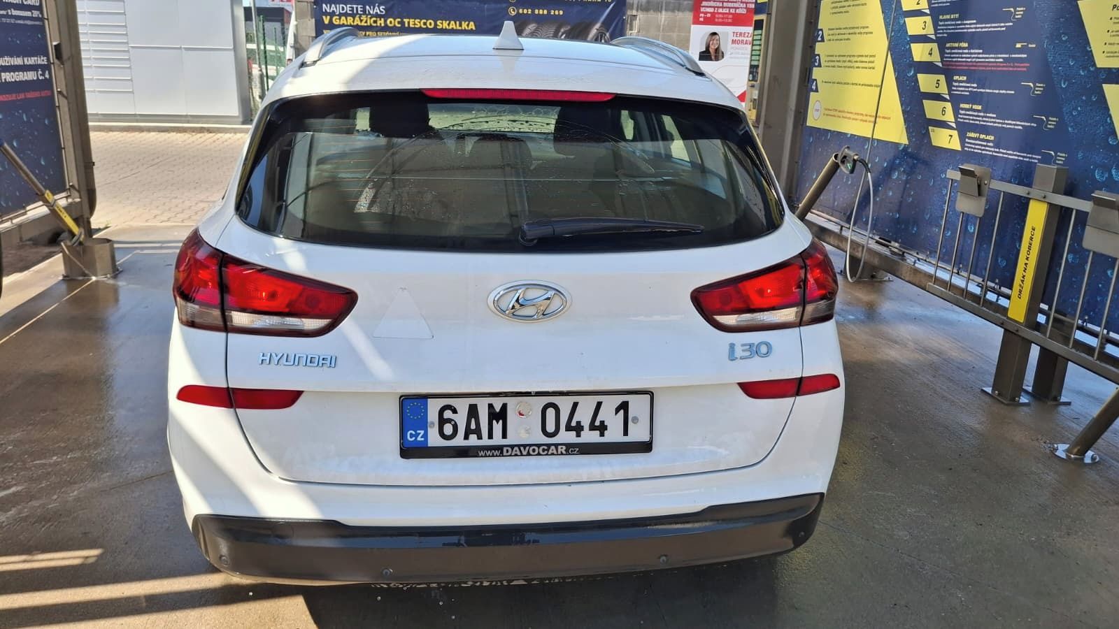 Hyundai i30, na splátky všem- top  výbava - fotka 4