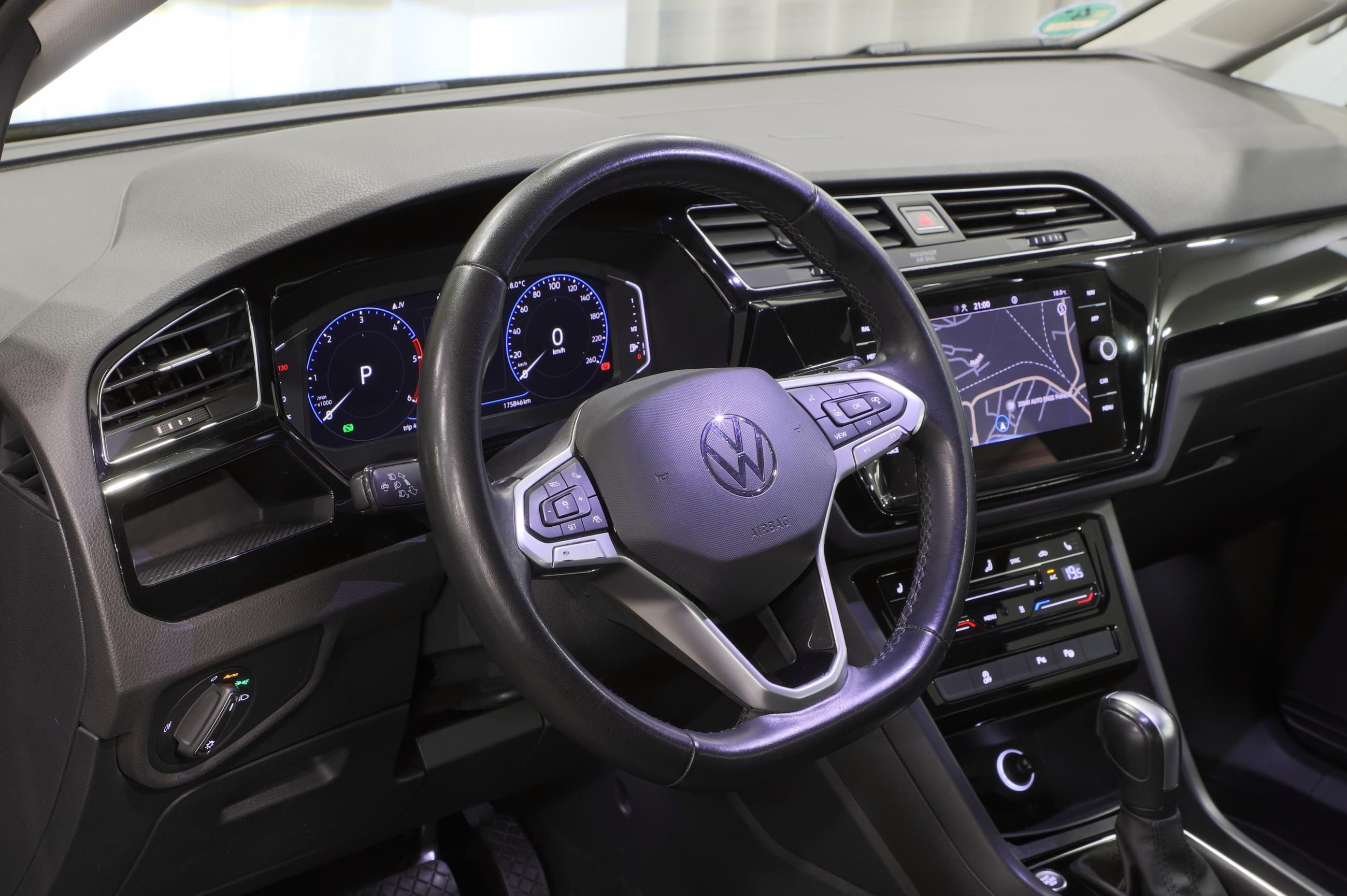 Volkswagen Touran, R-Line Webasto 7-míst - fotka 6