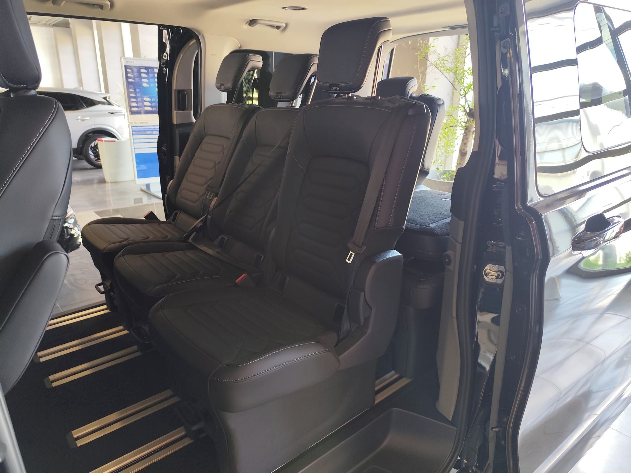 Ford Tourneo Custom, 2.0 EcoBlue 125kW 8st.aut. - fotka 6