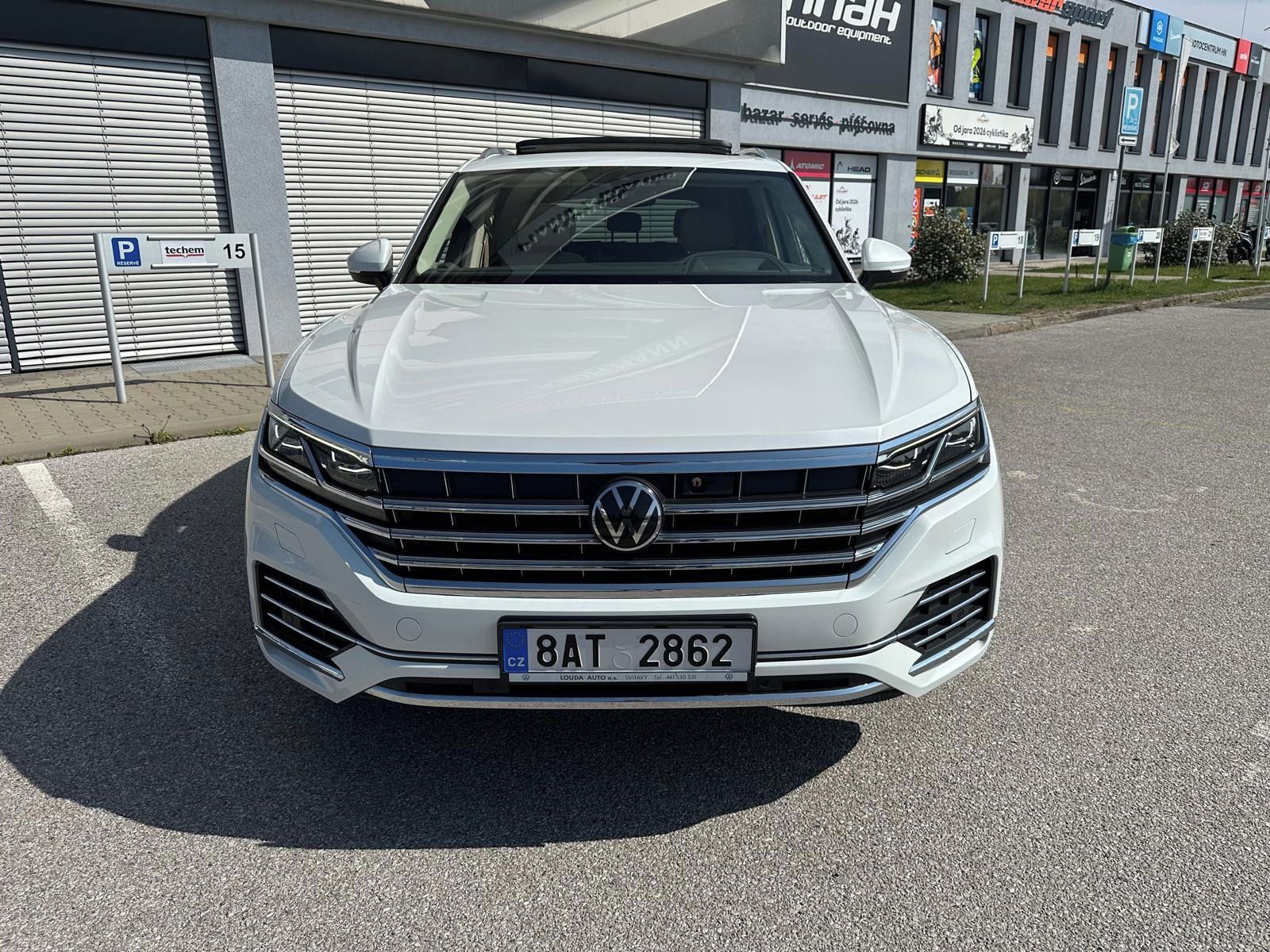 Volkswagen Touareg, Elegance 3.0 V6 210kW Čr - fotka 2