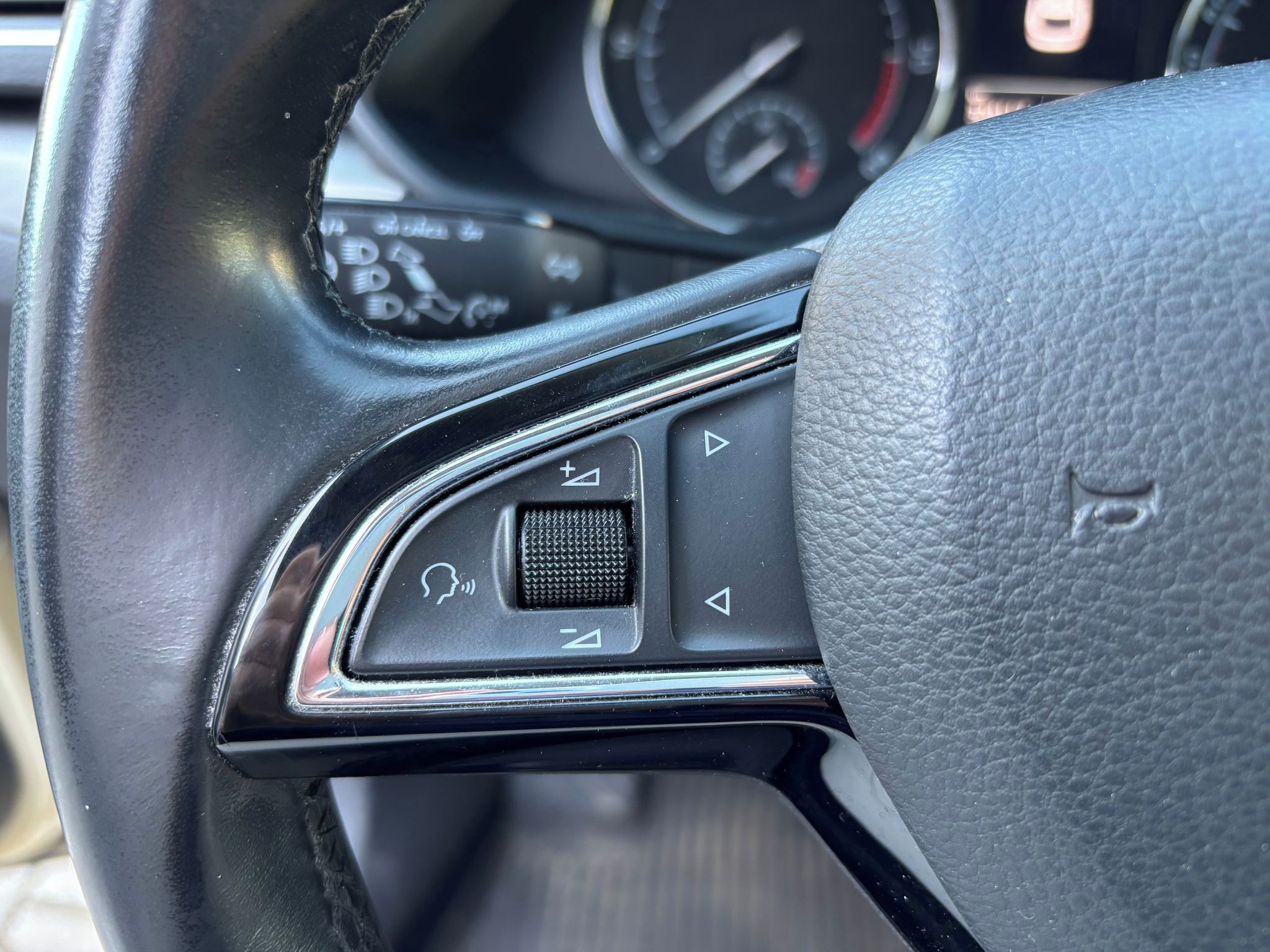 Škoda Superb, Style  2,0TDI 110kW Tažné - fotka 5