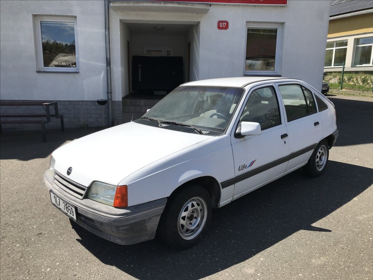 Opel Kadett, 1,3 i 5dv. - fotka 3