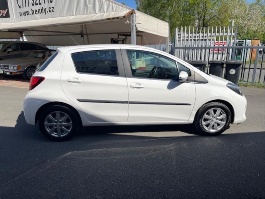 Toyota Yaris, 1,3 Dual VVT-i CVT M/D-S Style - fotka 4