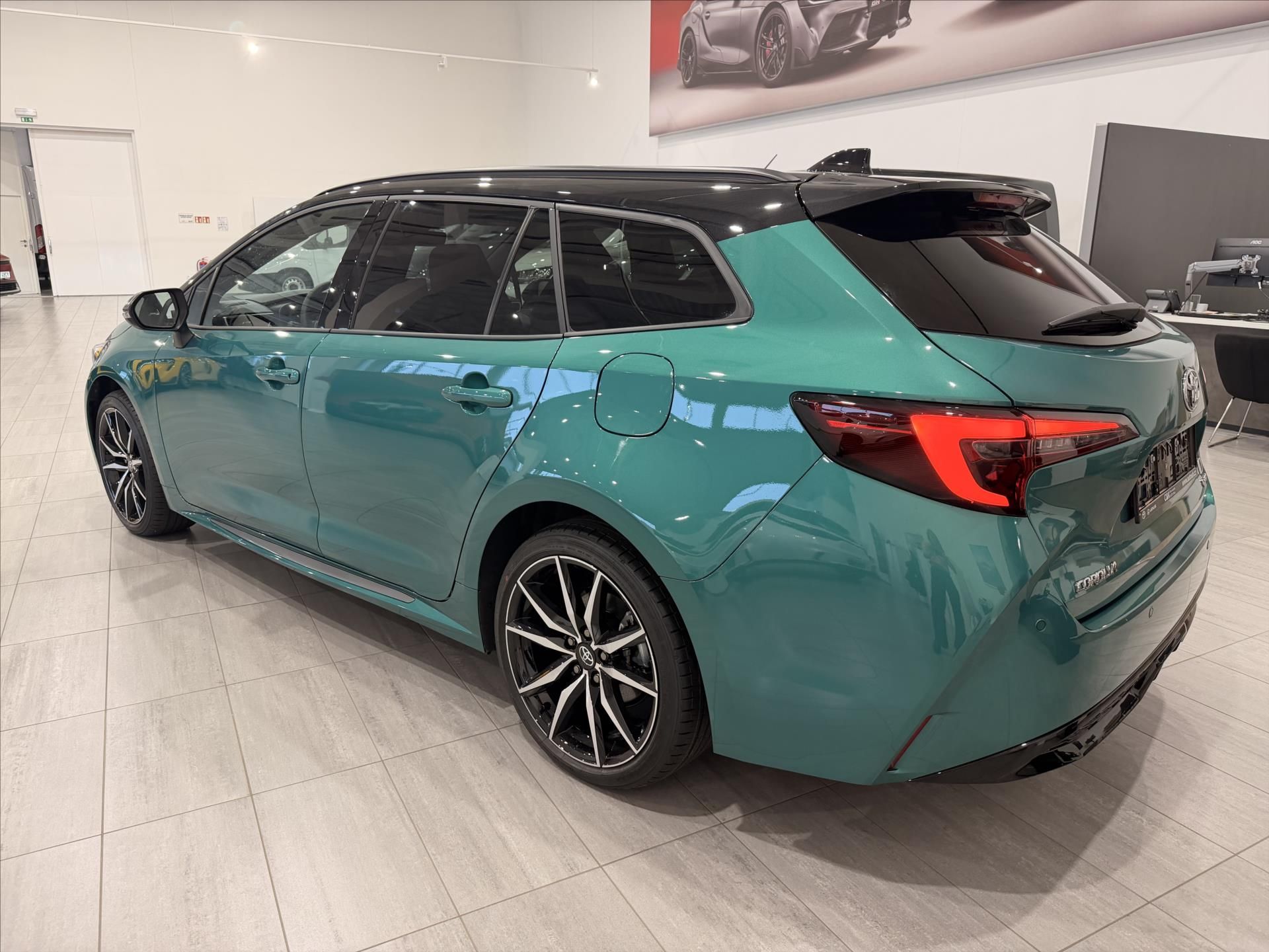 Toyota Corolla, 1,8 Hybrid (140k) GR Sport - fotka 3