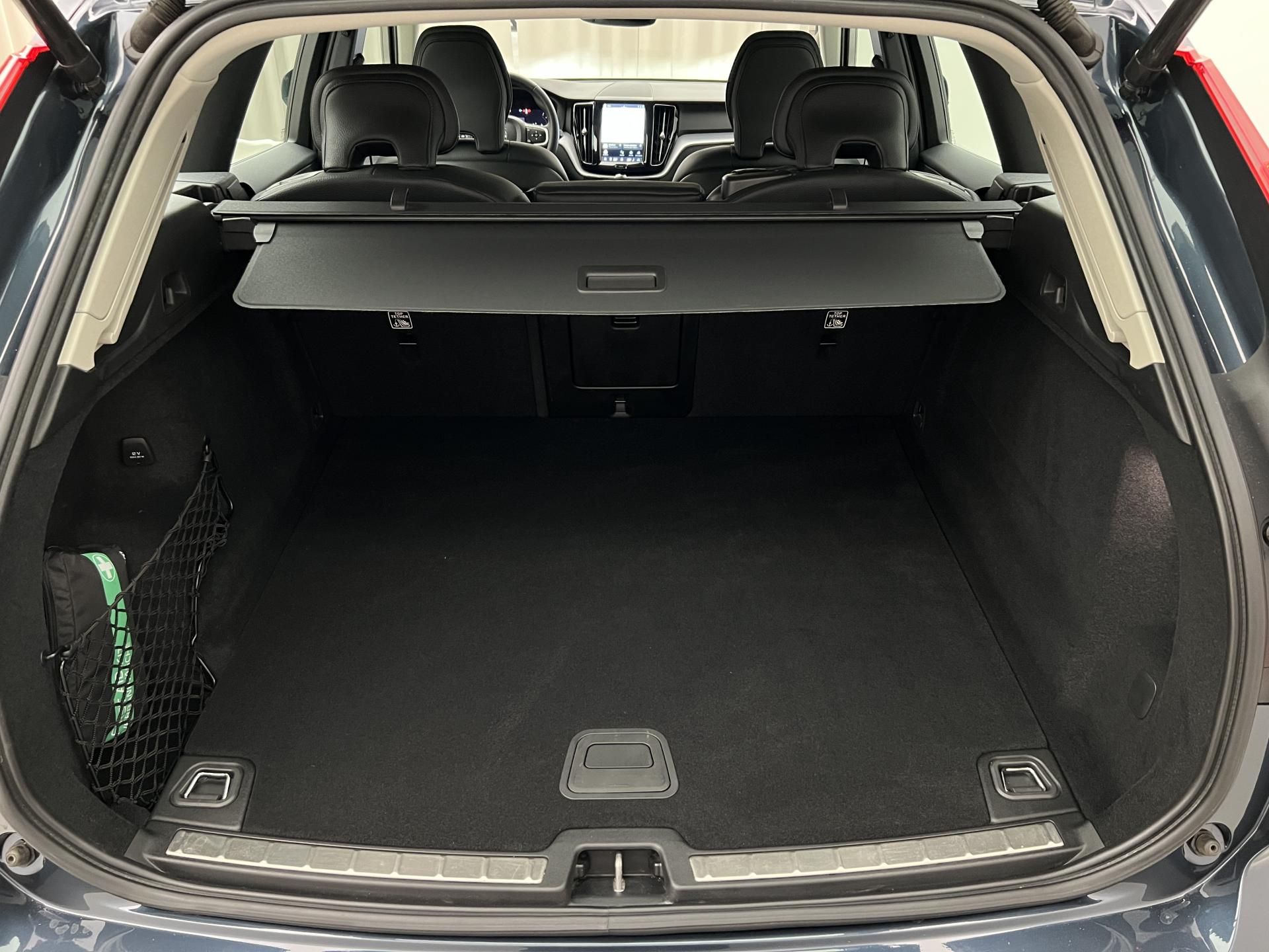 Volvo XC60, B4 AWD MOM PRO AUT - fotka 5