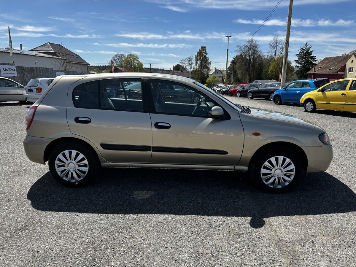 Nissan Almera, 1,5 i-AUT.KLIMA-MÁLO KM - fotka 6