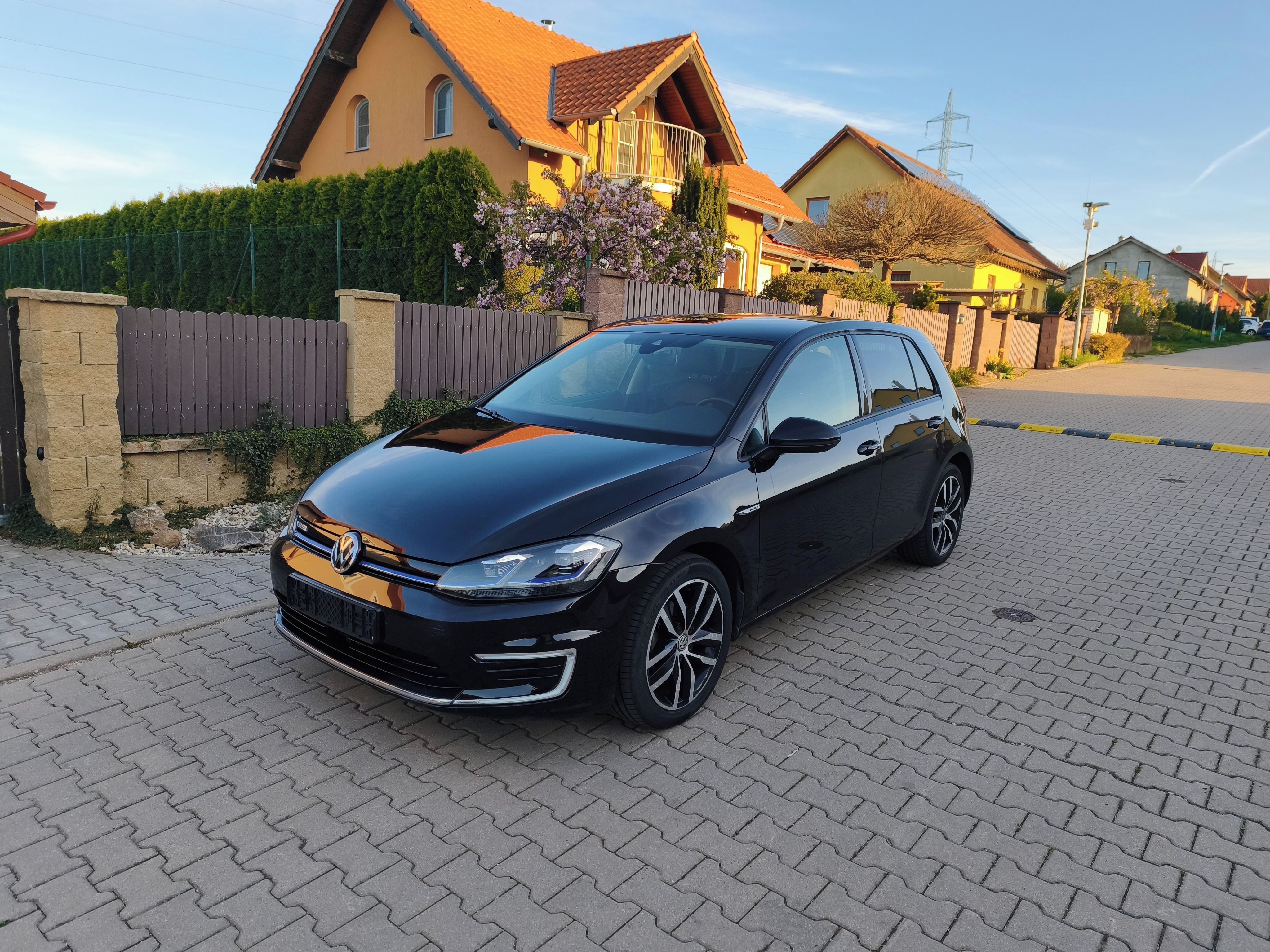 Volkswagen e-Golf, TČ*ACC*Kůže*Výhřev*kamera*keyl