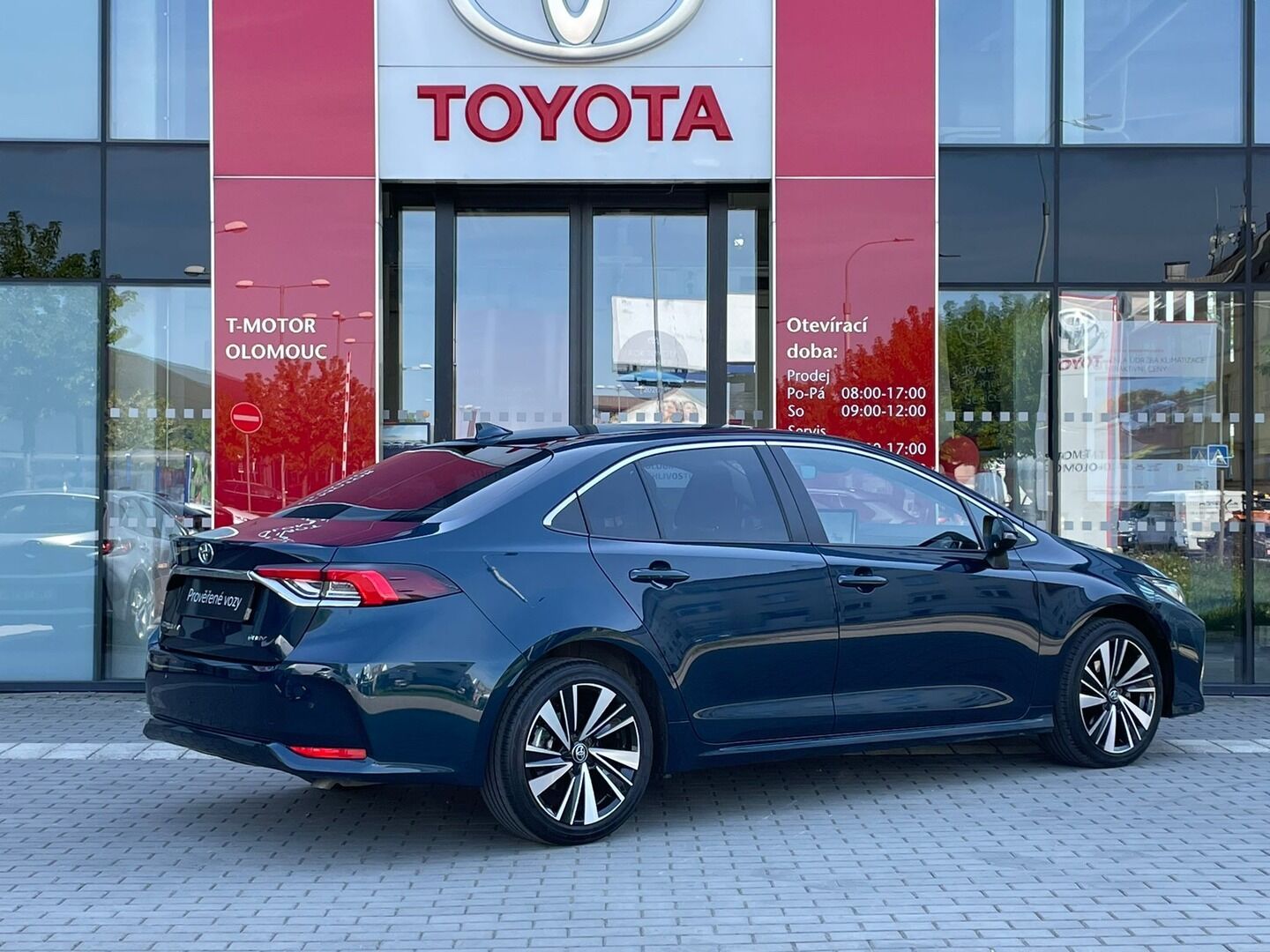 Toyota Corolla, 1.8 Hybrid Style - fotka 3