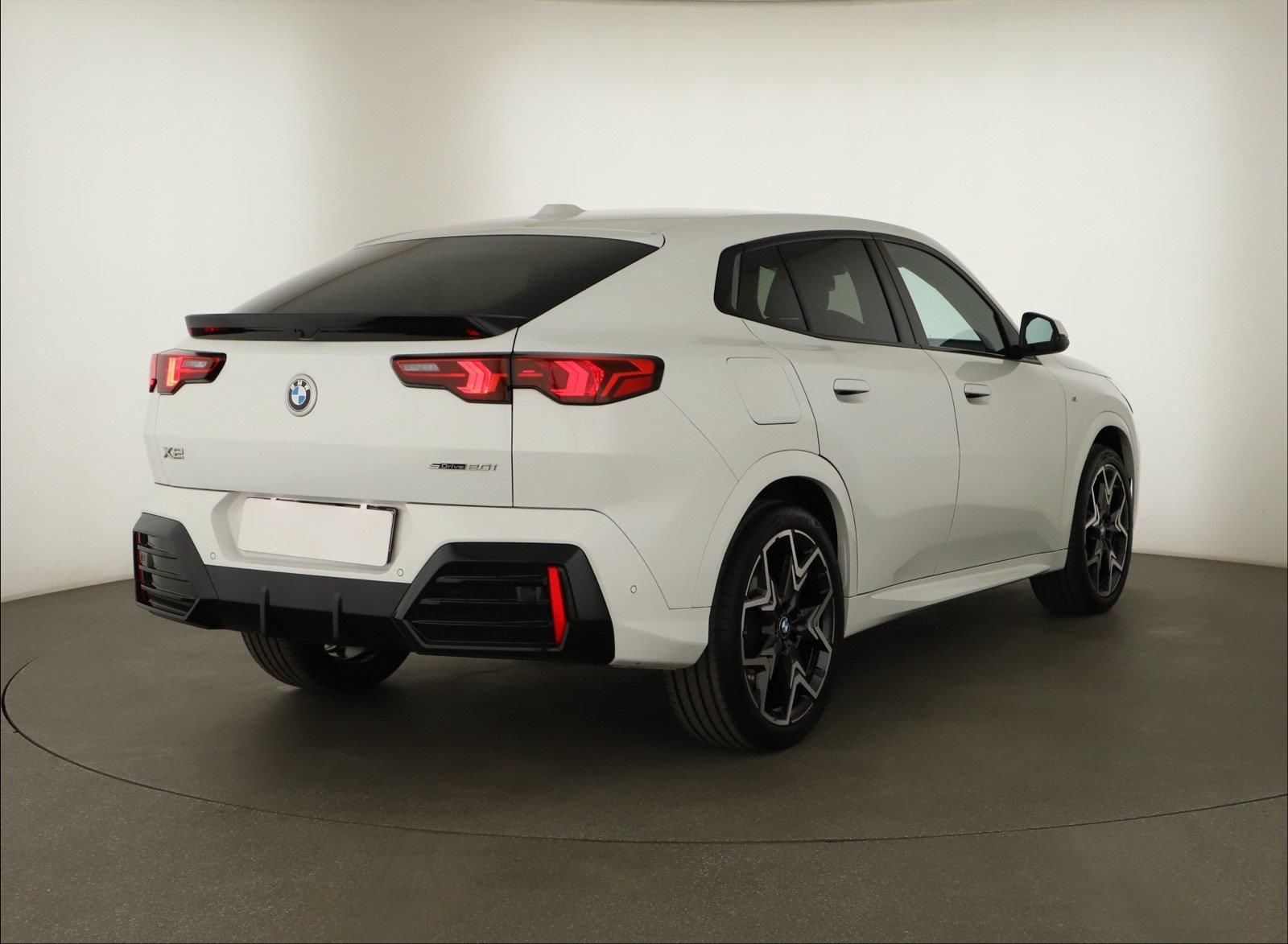 BMW X2, sDrive20i, M Paket, Navigace - fotka 5