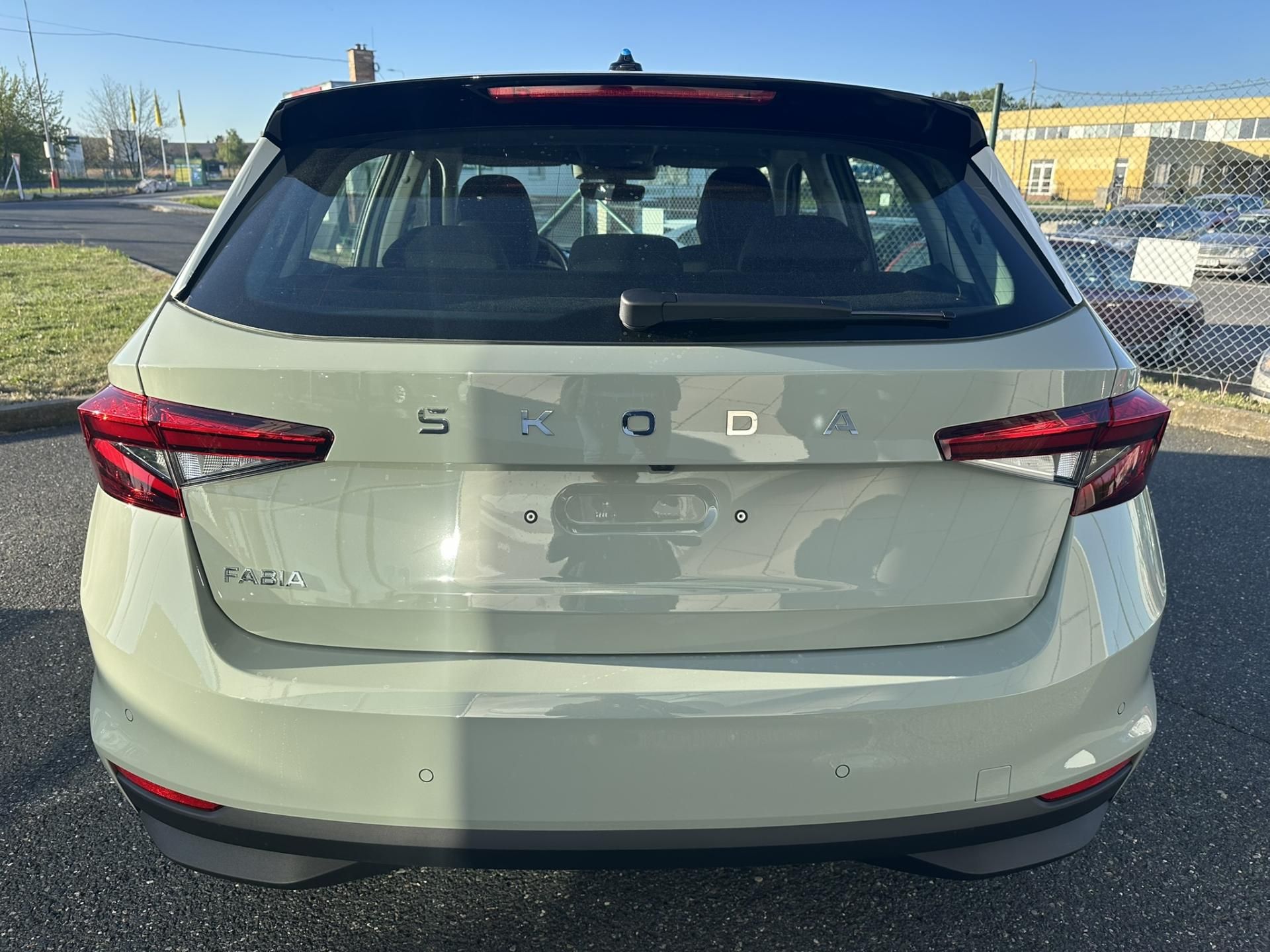 Škoda Fabia, CLASSIC 1.0TSI 85kW + tažné - fotka 5