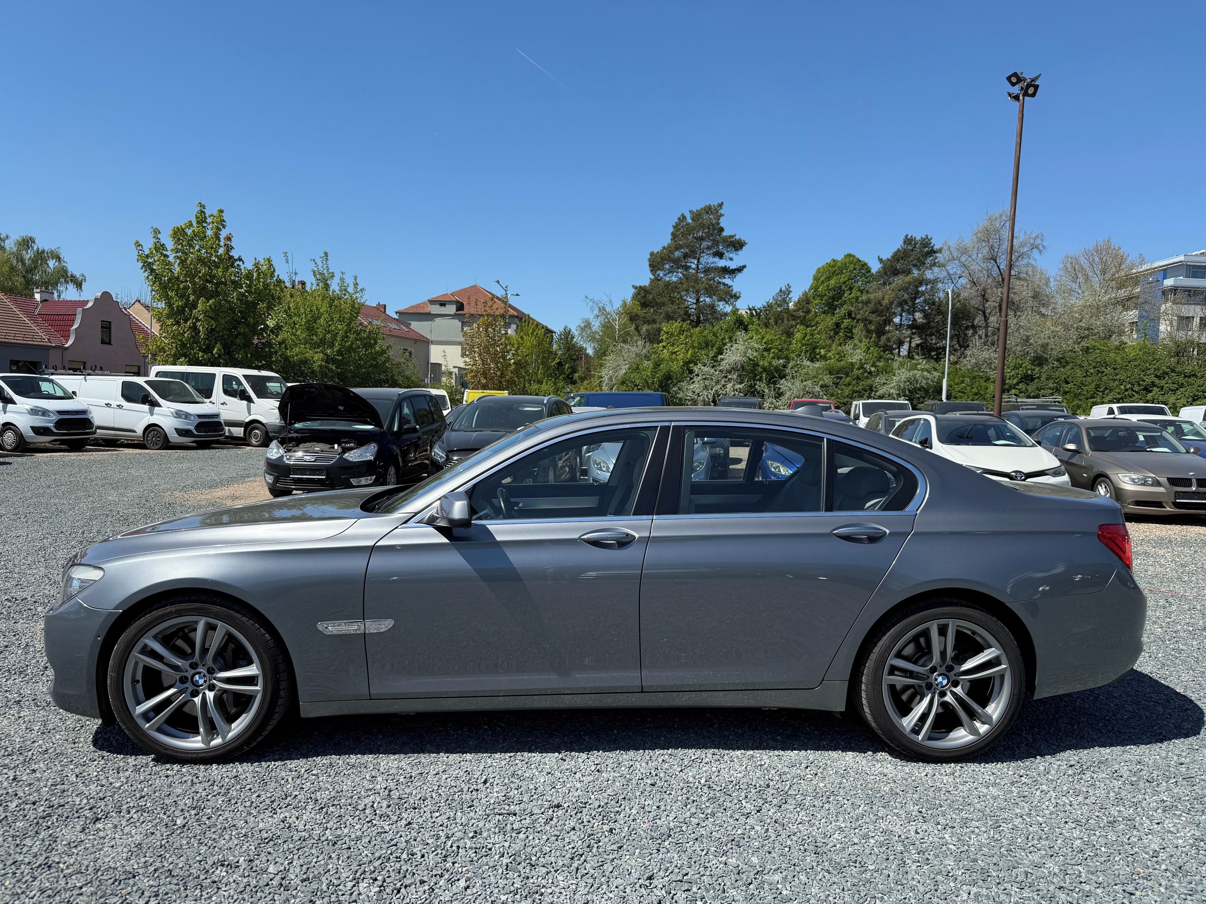 BMW Řada 7, 740 I 240Kw - fotka 6