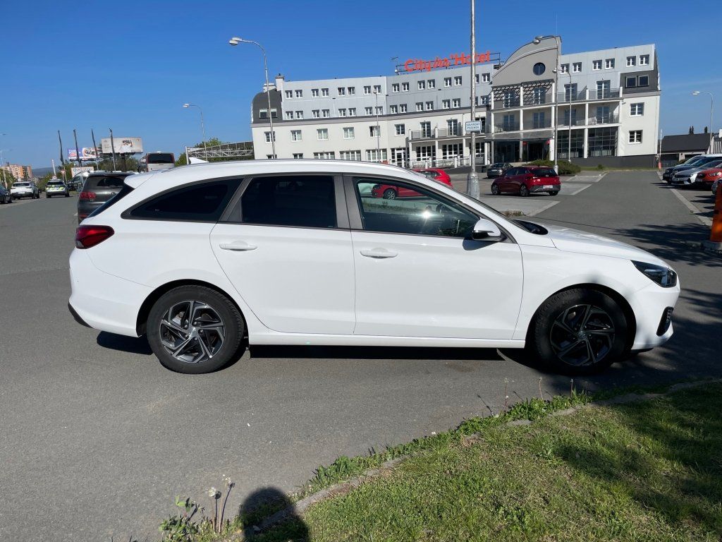 Hyundai i30, 1,0 T-GDi Family Comfort, ČR - fotka 6