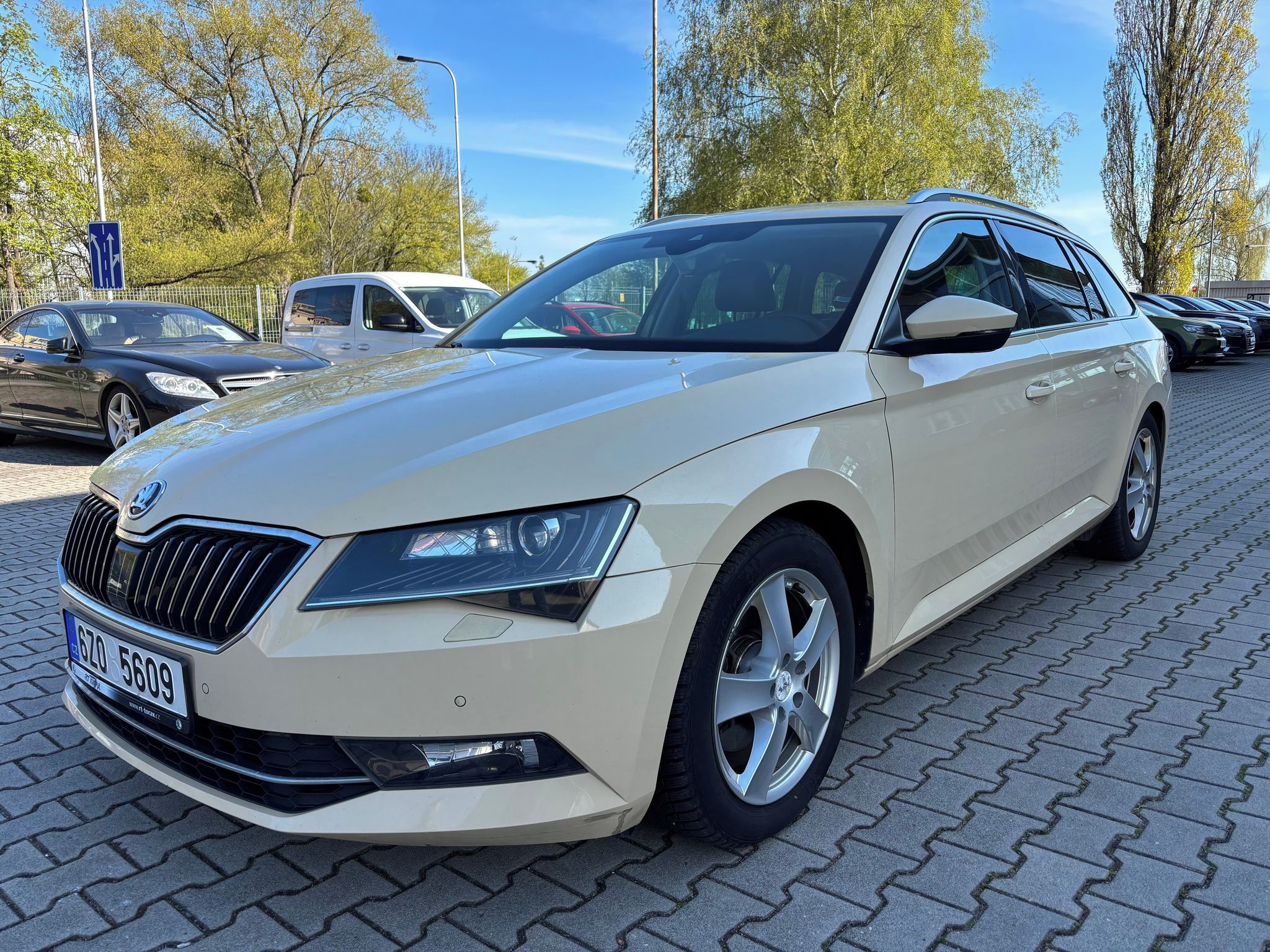Škoda Superb, Style  2,0TDI 110kW Tažné - fotka 2