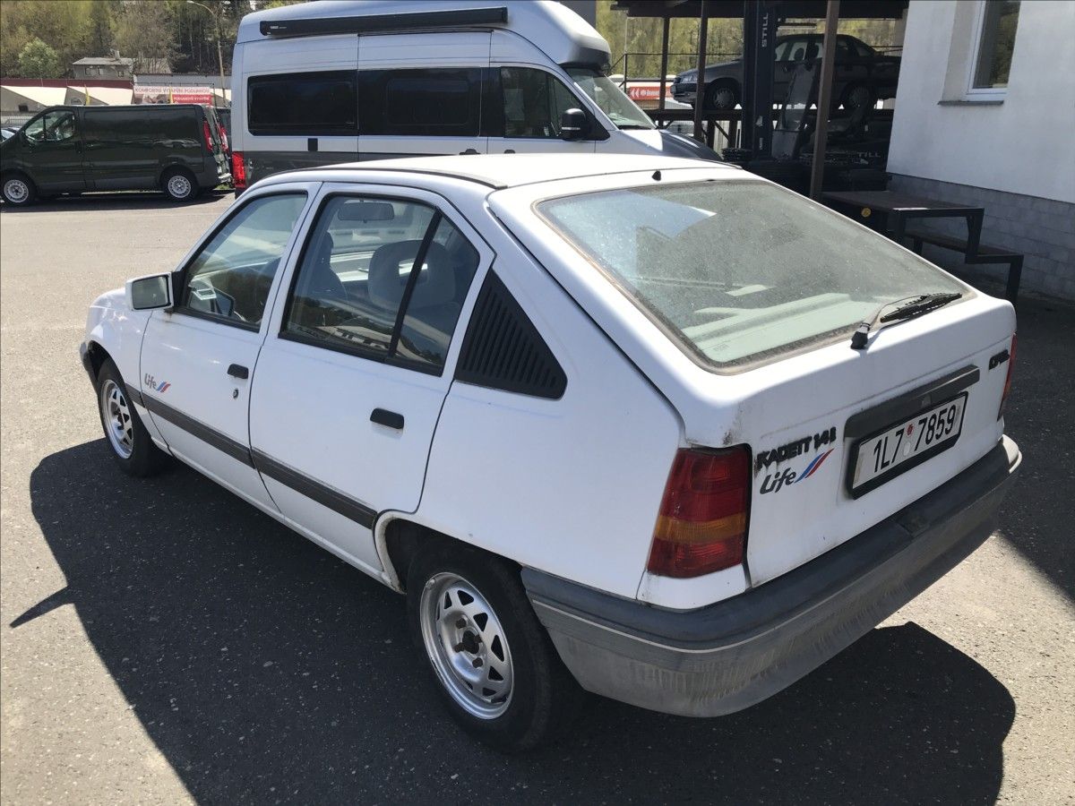 Opel Kadett, 1,3 i 5dv. - fotka 6