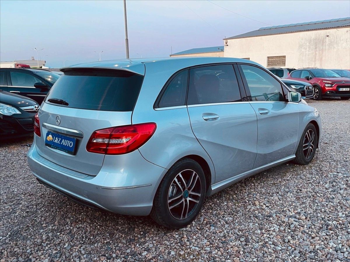 Mercedes-Benz Třídy B, 1,6 220 - fotka 6