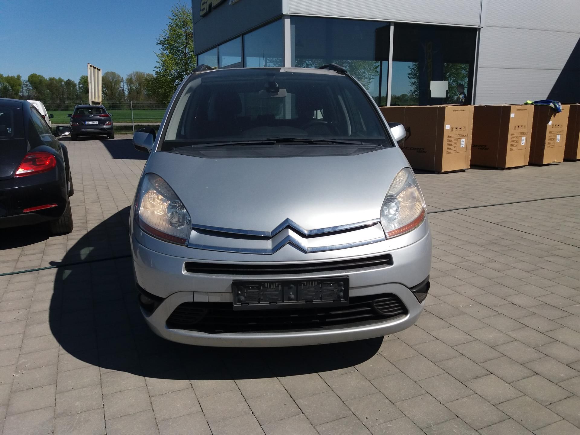 Citroën Grand C4 Picasso, 1.6 16V,7.MÍST,SERV.KNÍŽKA!! - fotka 2