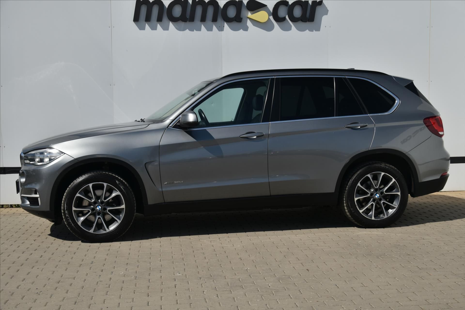 BMW X5, xDrive 30d NAVI 7MÍST TAŽNÉ ČR - fotka 4