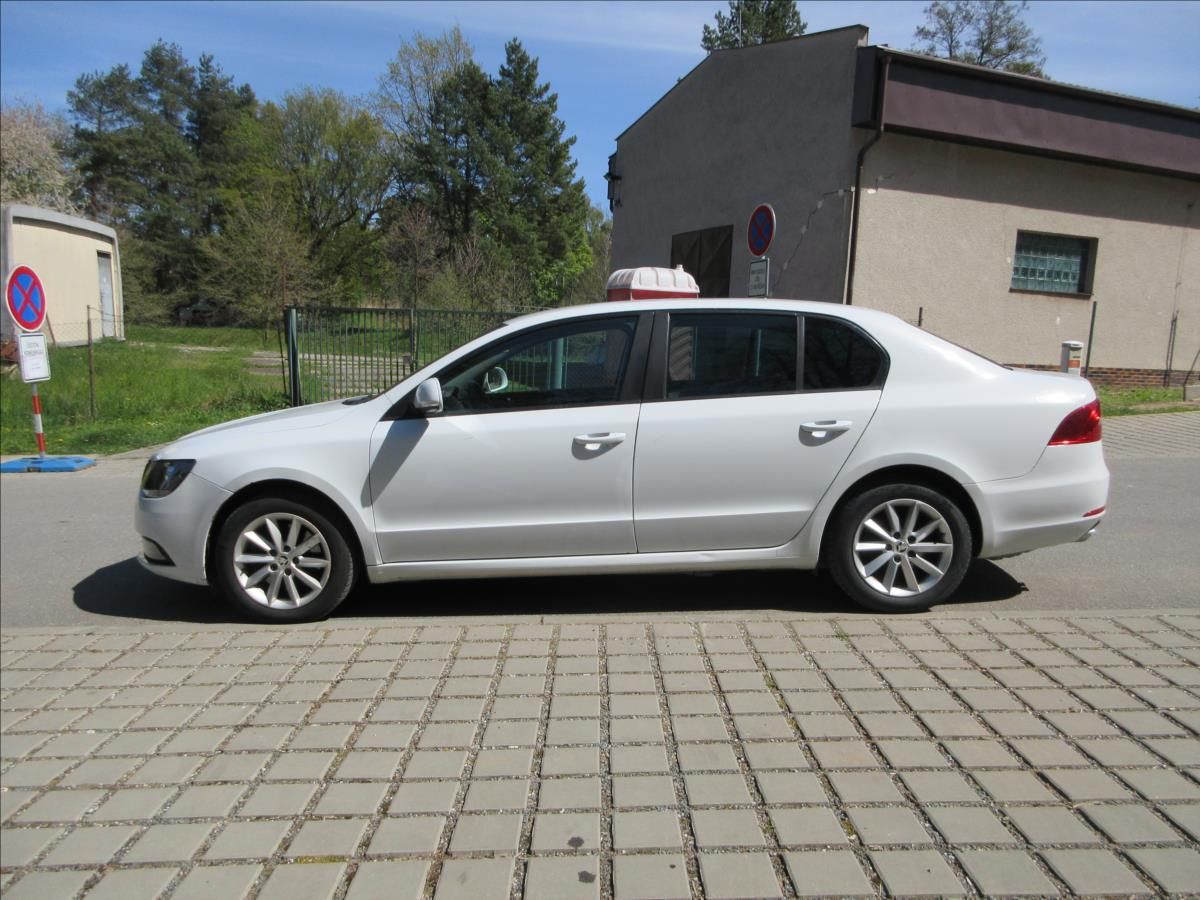 Škoda Superb, 2,0 TDi 103 Kw, Xenon, Vyhř. N - fotka 6