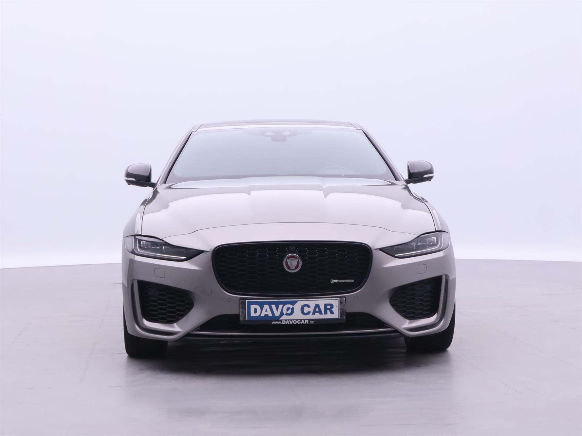 Jaguar XE, 2,0 P300 221kW R-Dynamic DPH - fotka 2