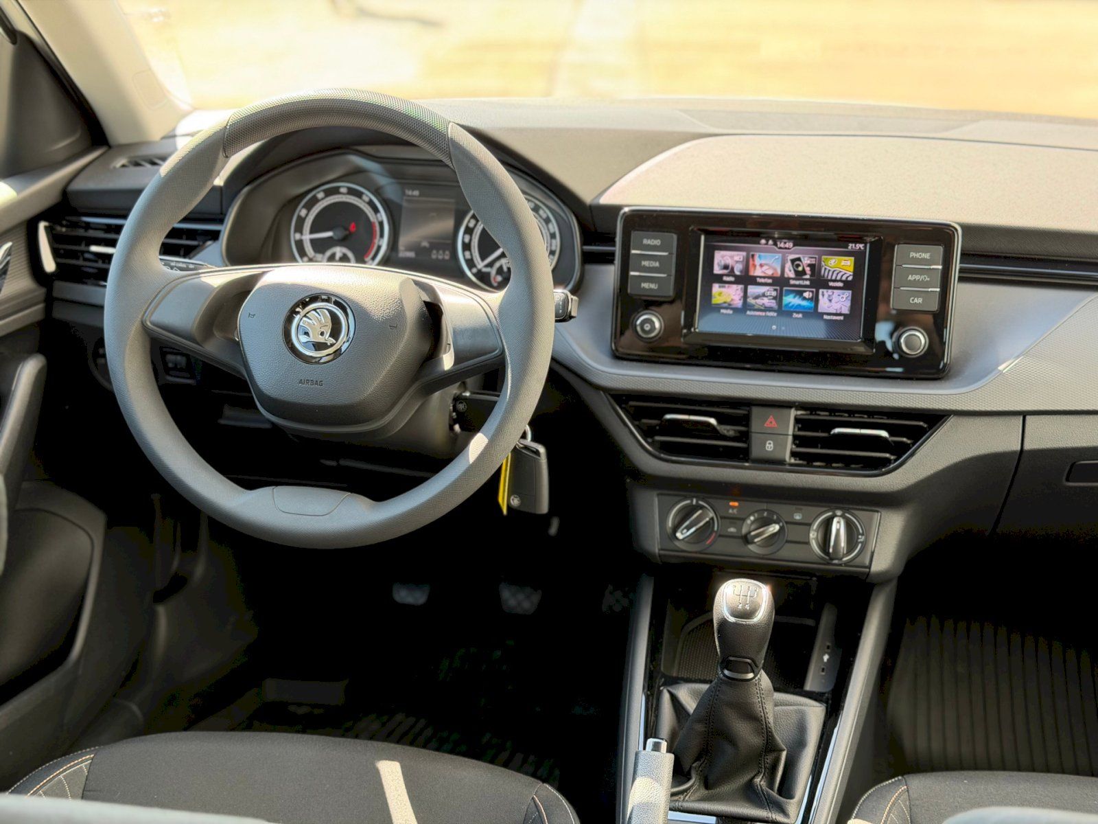 Škoda Scala, 1.0TSi 70kW Ambition 23tkm - fotka 5