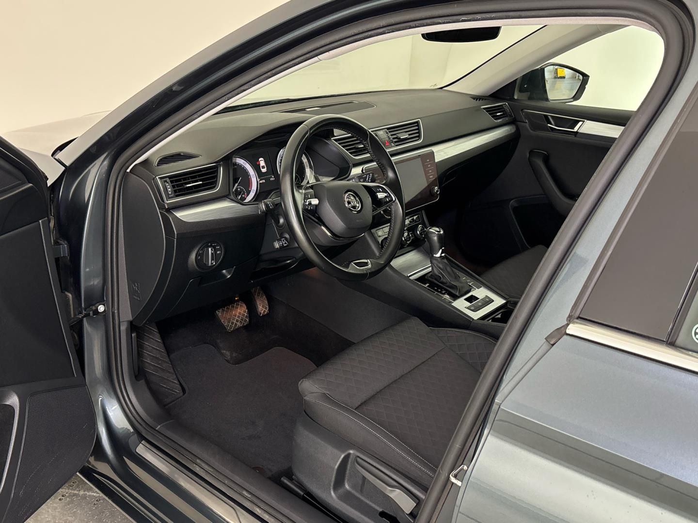 Škoda Superb, 2.0 TDI / 110 kW Ambition DSG - fotka 6