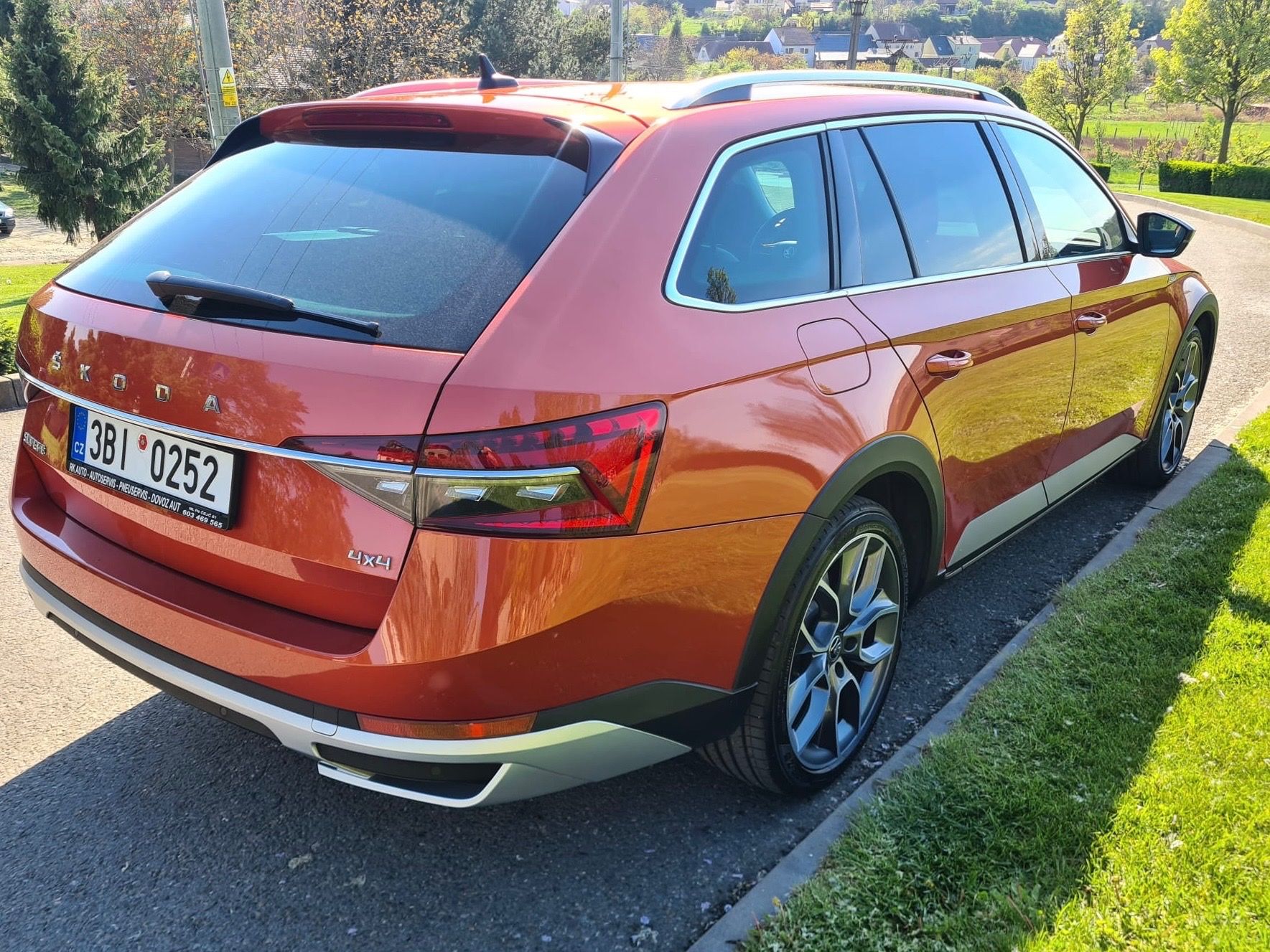 Škoda Superb, 2.0 TDI 140 kW DSG 4x4 Scout - fotka 4