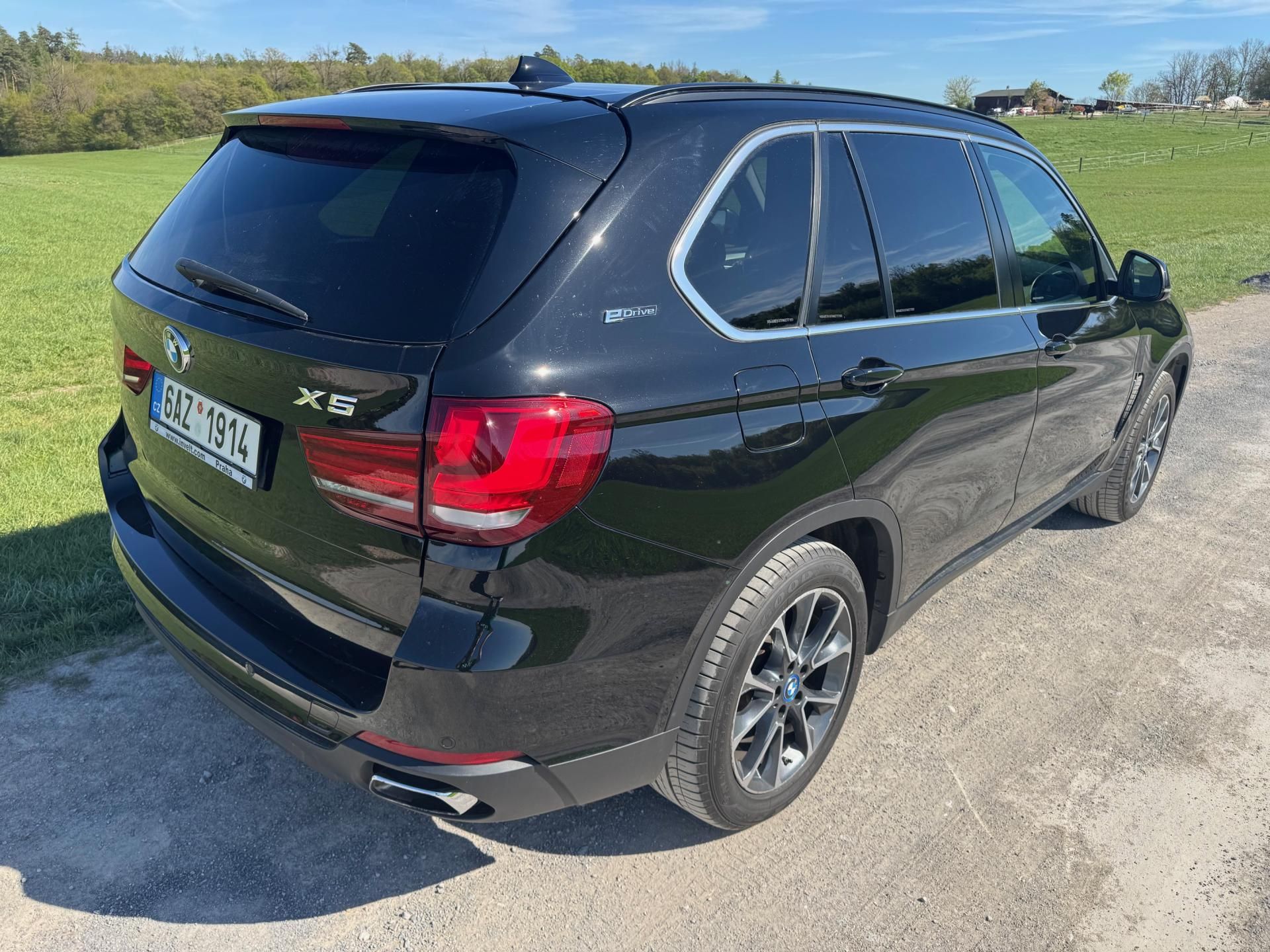 BMW X5, 2.0 X-DRIVE 40e AT/8 HYBRID ČR - fotka 3