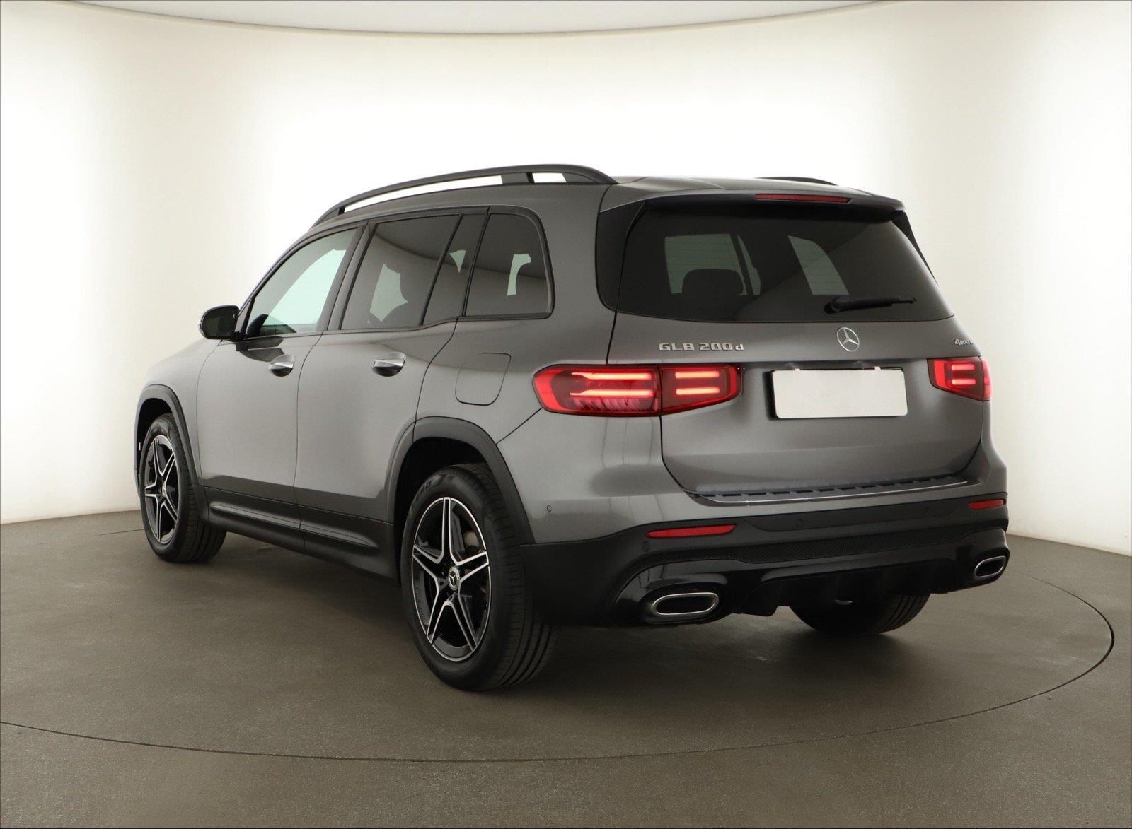 Mercedes-Benz GLB, GLB 200 d 4MATIC, AMG Line - fotka 4