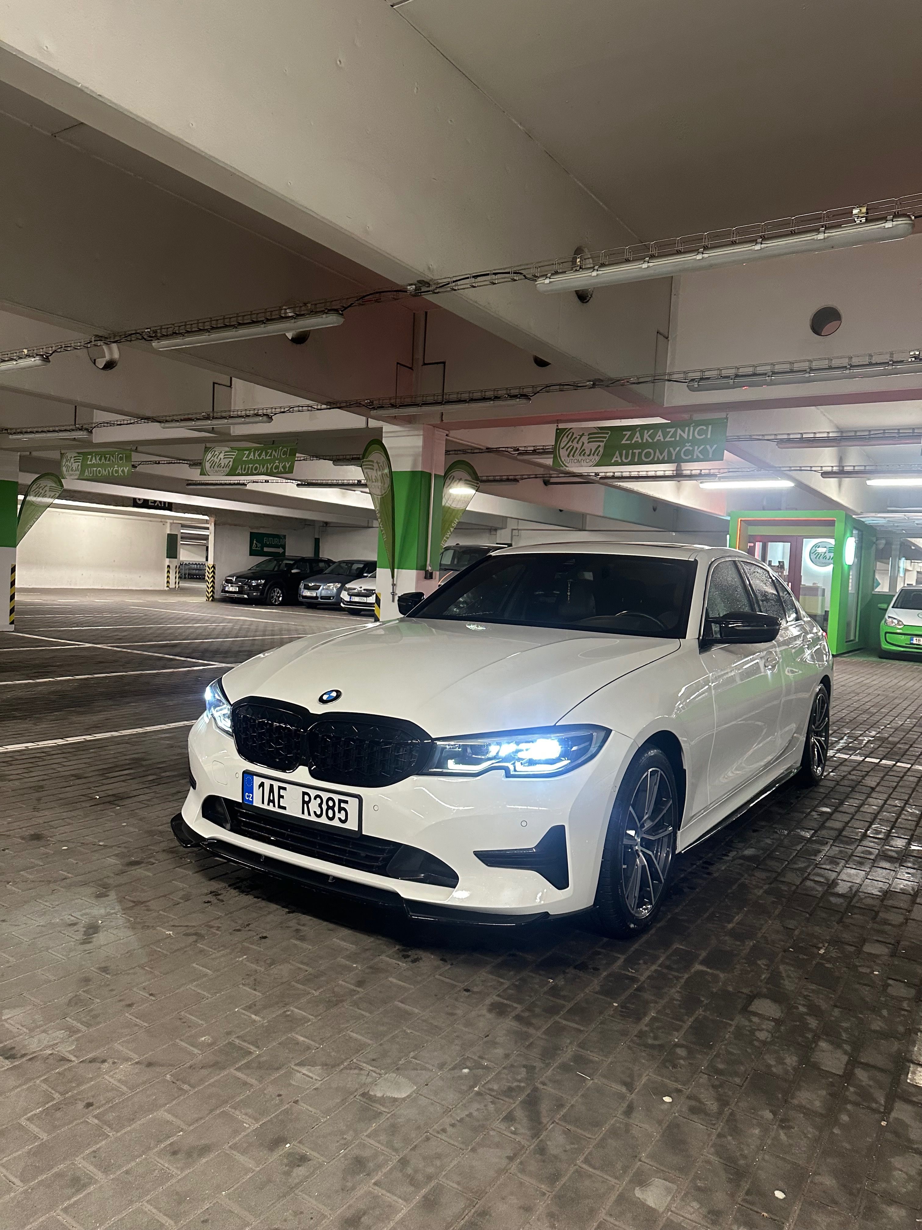 BMW Řada 3, Bmw 330i , 190 kW