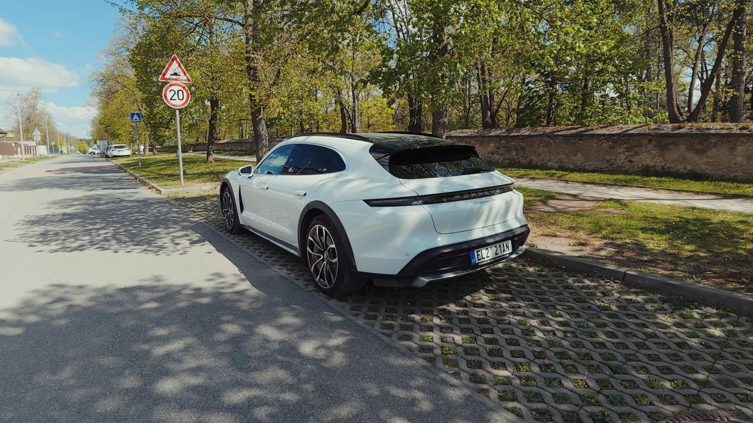 Porsche Taycan, 4S Cross Turismo, záruka - fotka 4