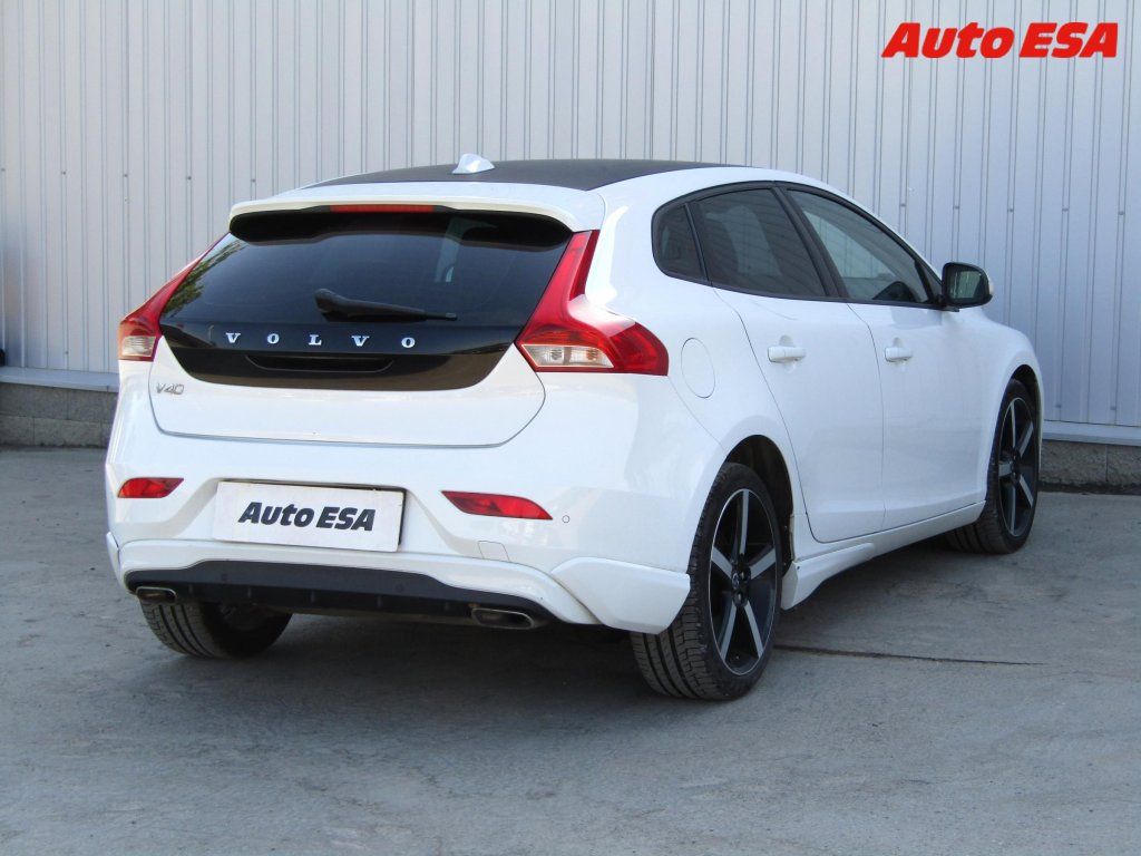 Volvo V40, 2.0D - fotka 4