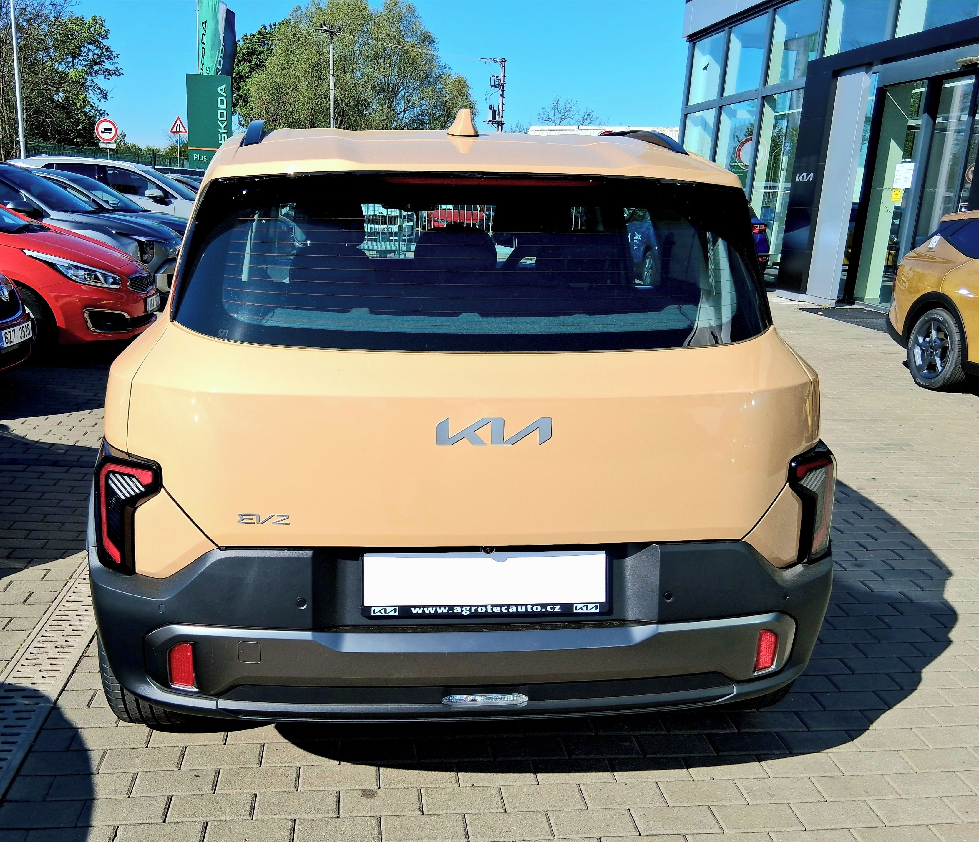 Kia EV2, motor 108kW aku 42,2kWh Earth - fotka 5