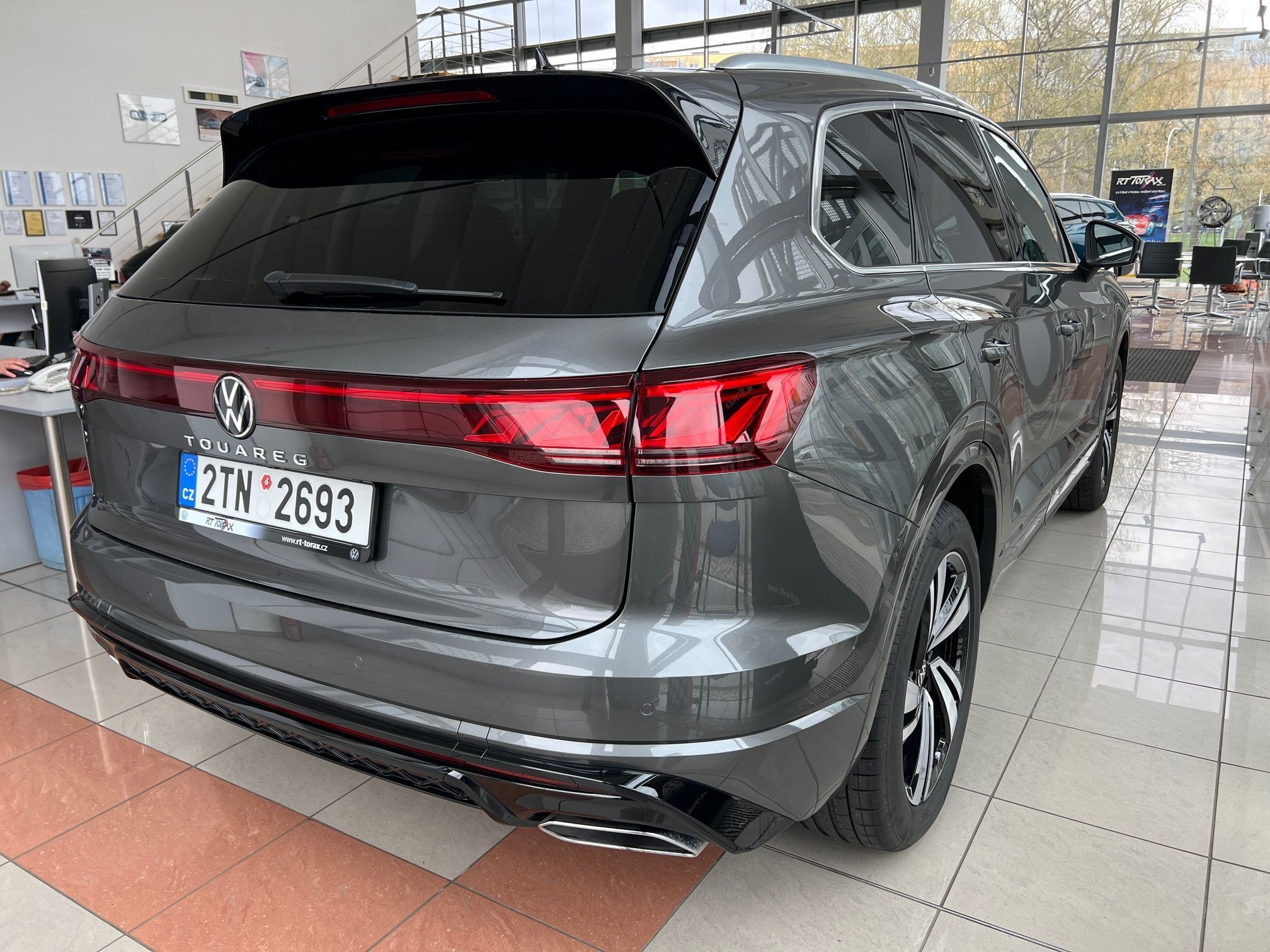 Volkswagen Touareg, R-line 3,0TDI 210kW - fotka 3