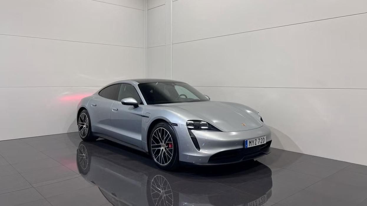 Porsche Taycan, 4S DD Pano. 360k Vzd. odpruže.
