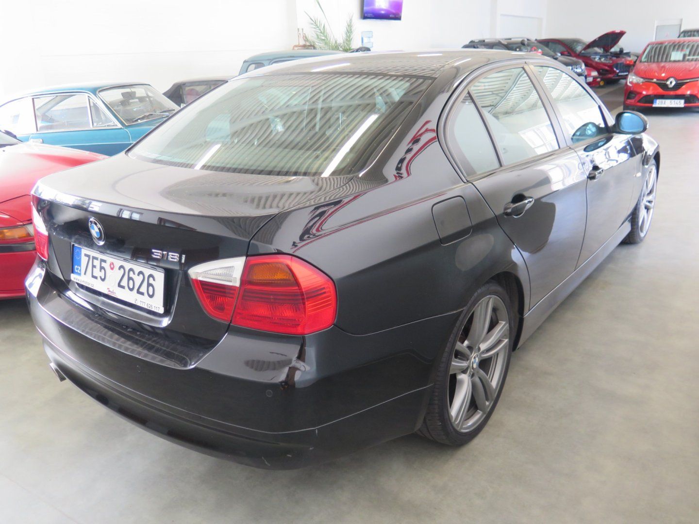 BMW Řada 3, 318i,klima,senzory,navi - fotka 4