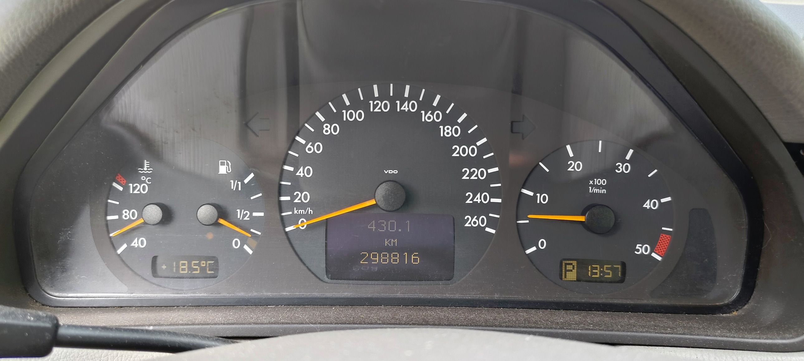 Mercedes-Benz Třídy E, 270 cdi - fotka 6
